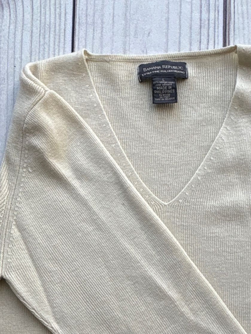 Banana Republic Extra Fine Italian Merino Wool V-Neck Sweater Size L Women's 7