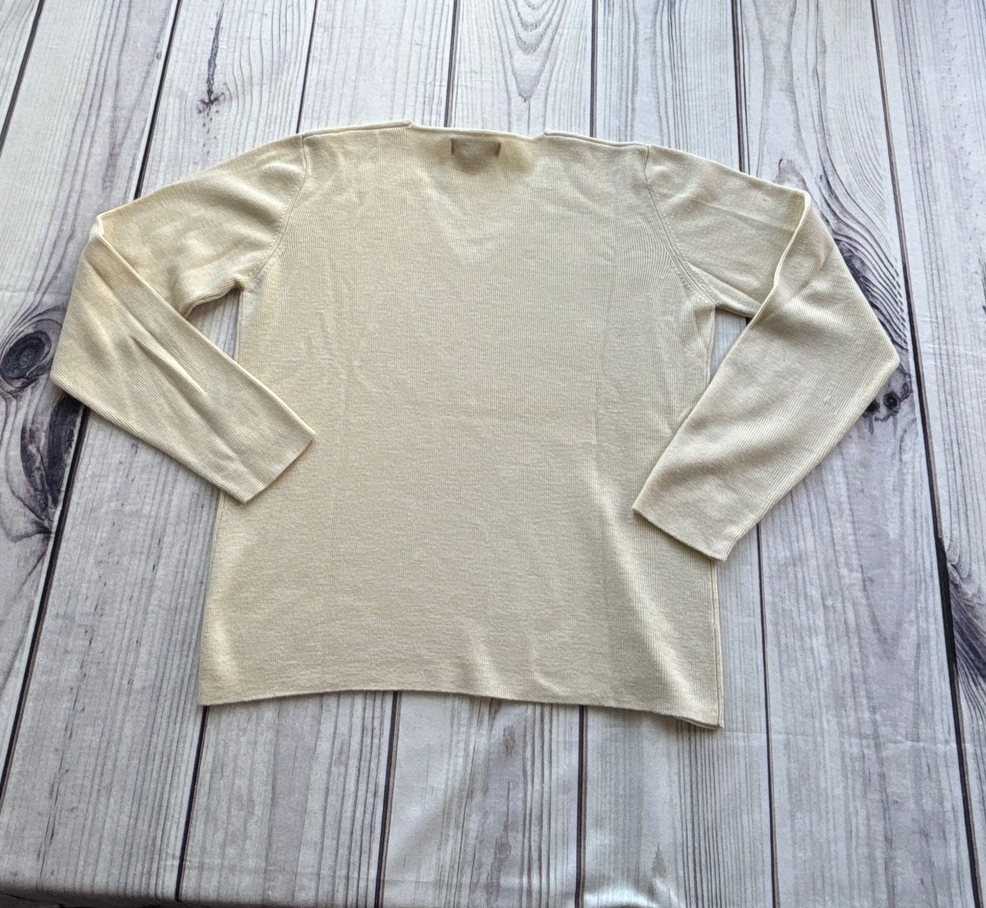 Banana Republic Extra Fine Italian Merino Wool V-Neck Sweater Size L Women's 8
