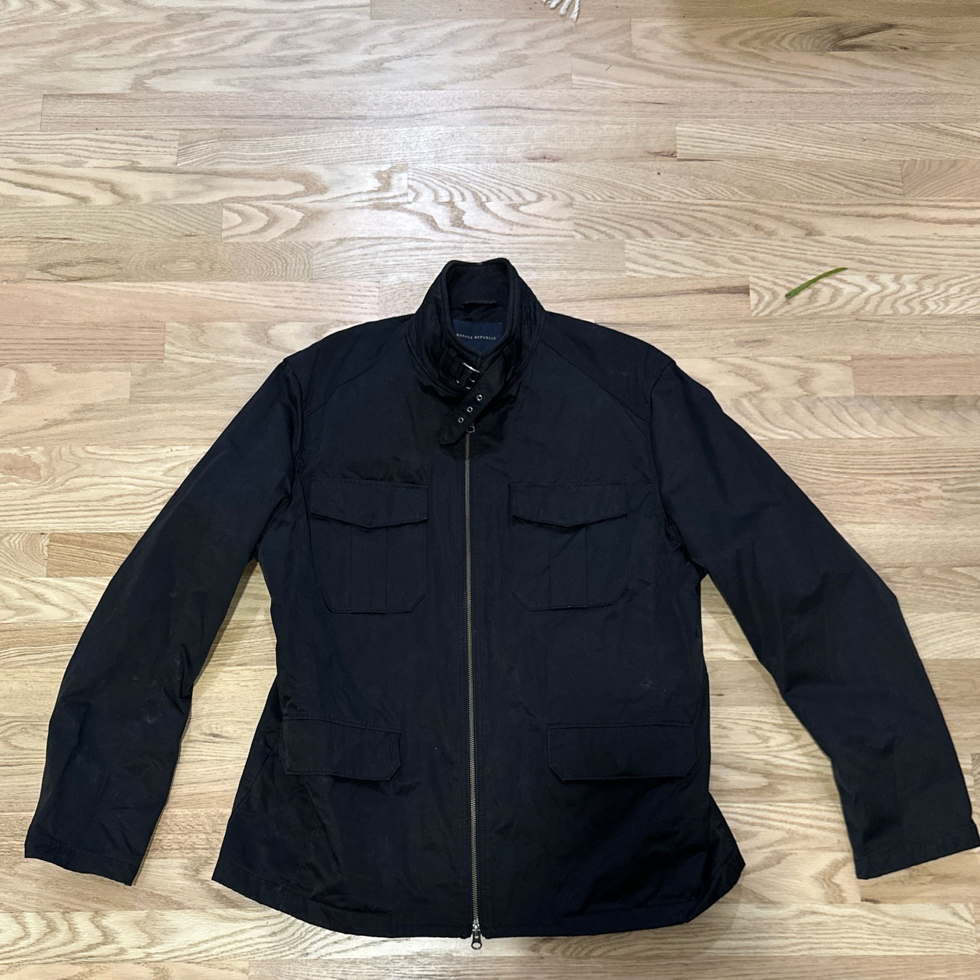 Banana Republic Men's Black Four-Pocket Full-Zip Field Jacket with Buckled Collar 2