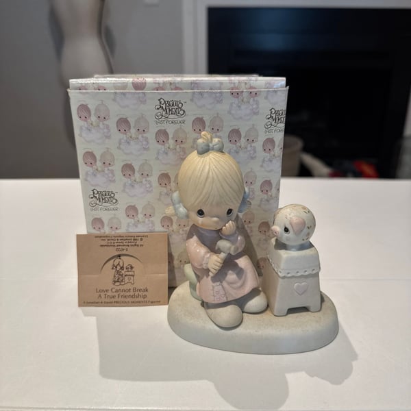 Vintage Precious Moments “Love Cannot Break a True Friendship” Figurine E-4722