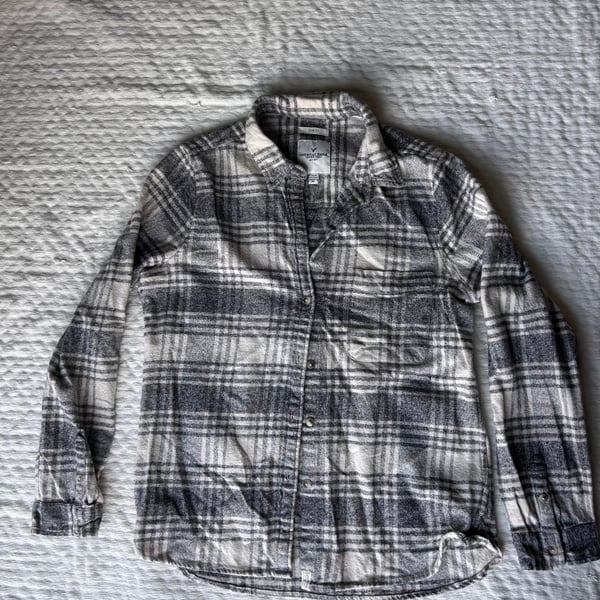 American Eagle Slim Fit Gray and White Plaid Flannel Button Front Shirt