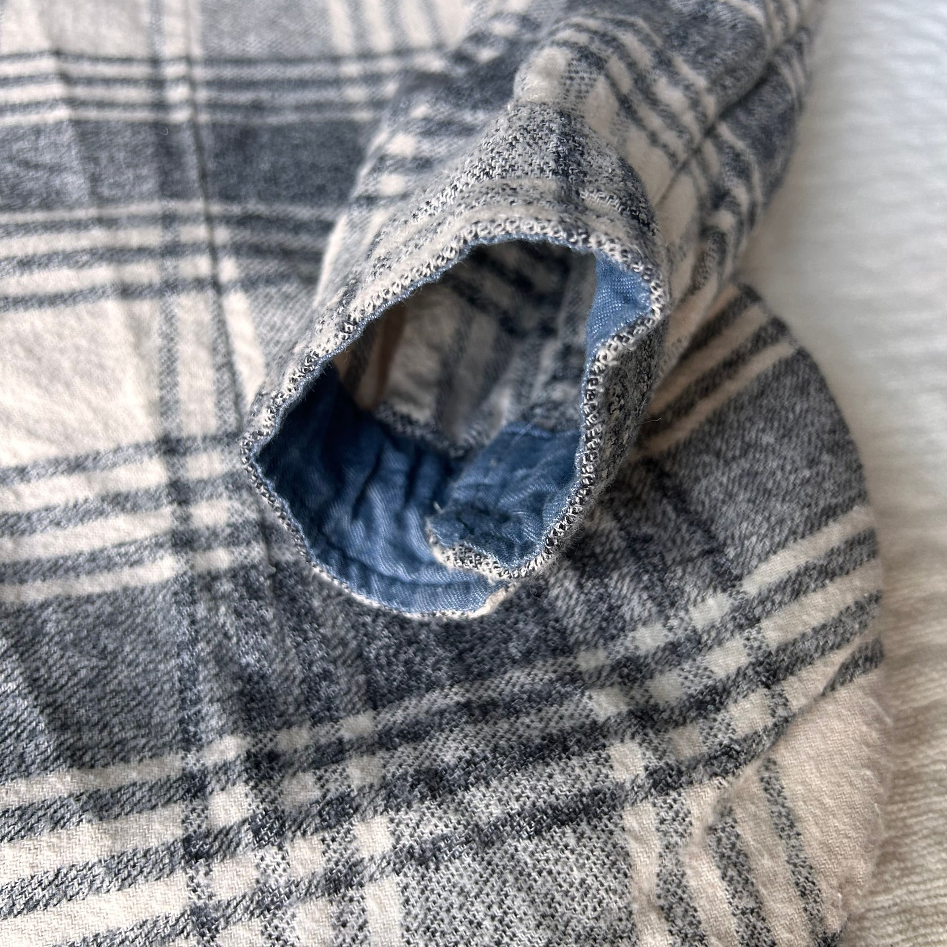 American Eagle Slim Fit Gray and White Plaid Flannel Button Front Shirt 5