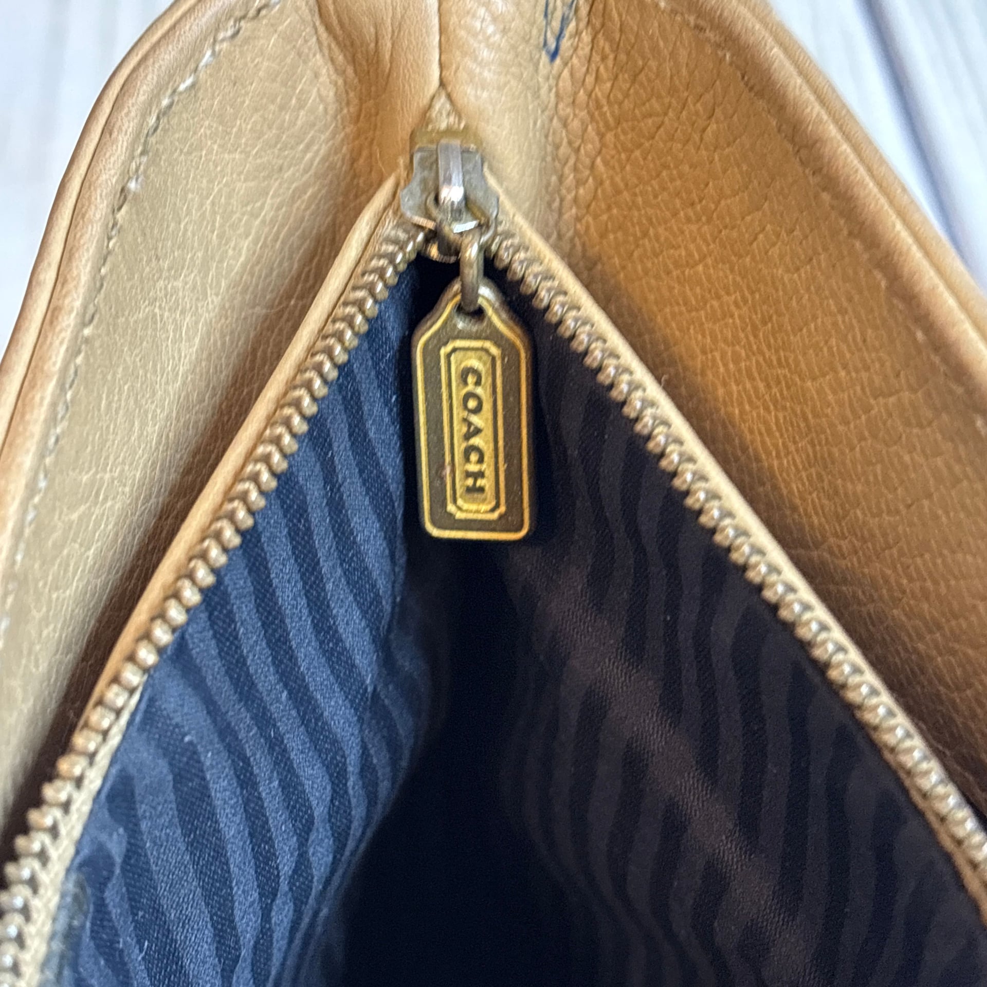 Coach Vintage 1990s Sonoma 4924 Pebbled Leather Crossbody Bag Tan VTG 10