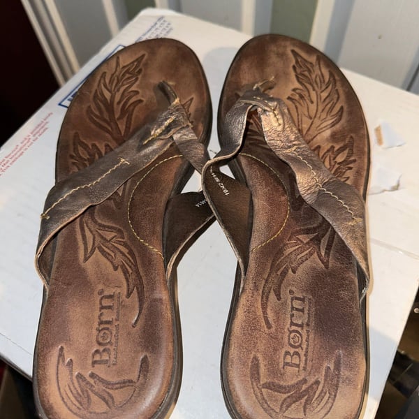 Born Tai Brown Leather Flip Flops Slip-On Sandals Women's Size 10 Shoes