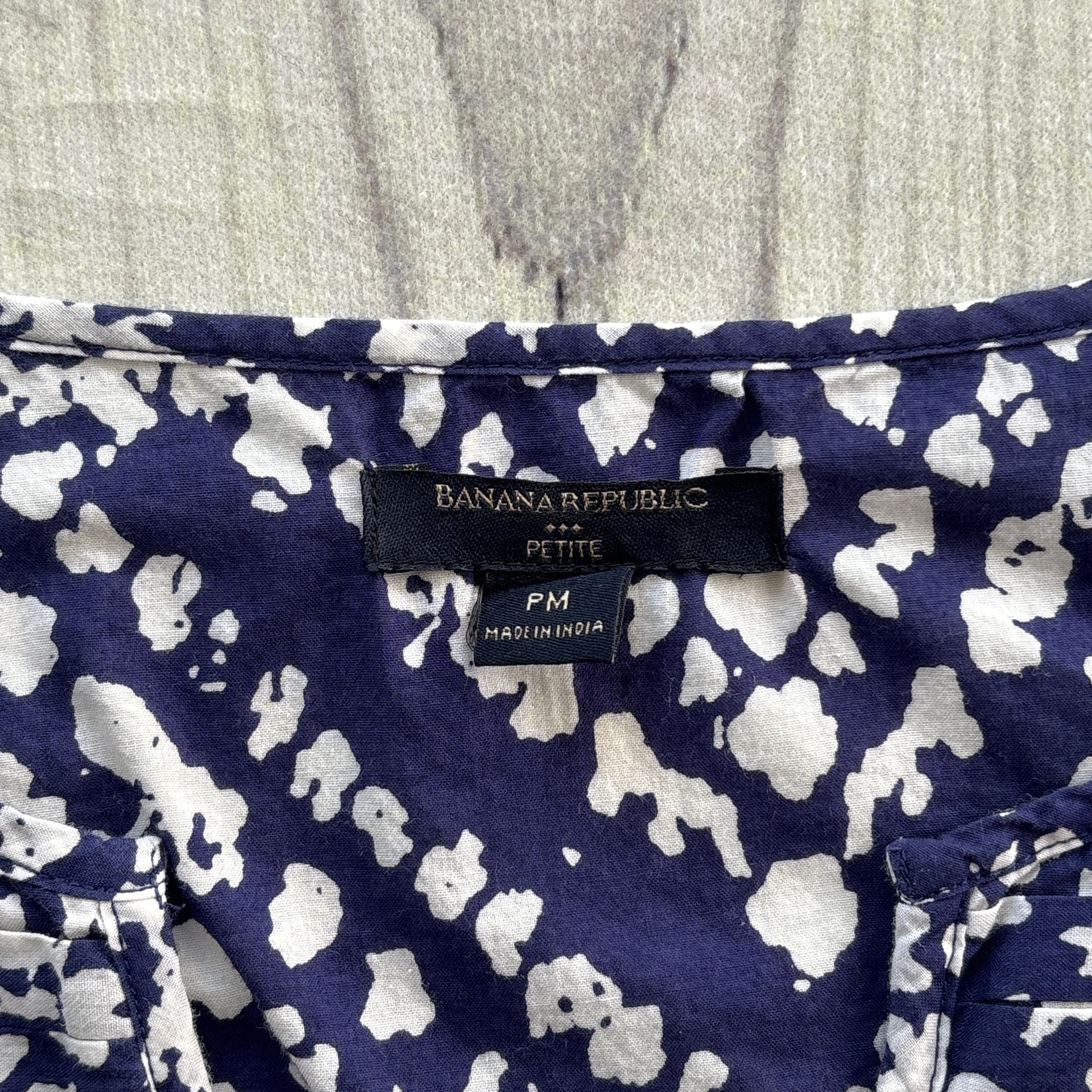 Banana Republic Navy & White Cap Sleeve Ruffe Detail Blouse SZ Petite M 2