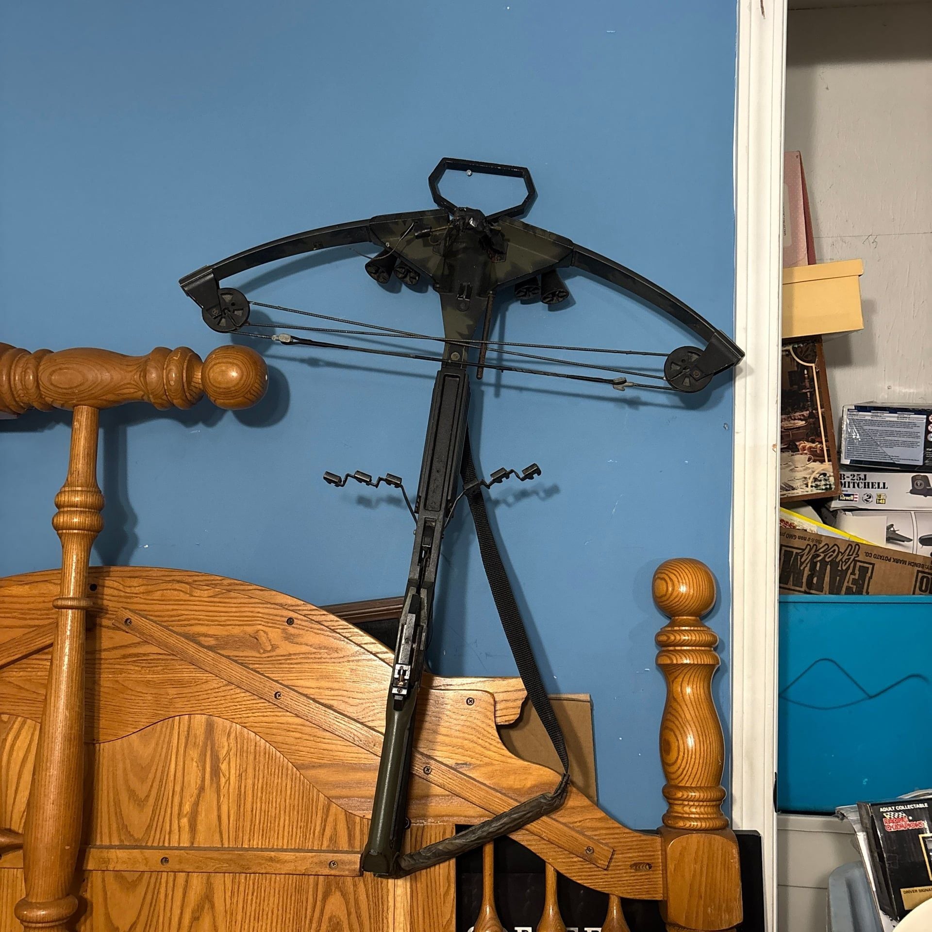 The Walking Dead Daryl Dixon Crossbow Table Lamp 1