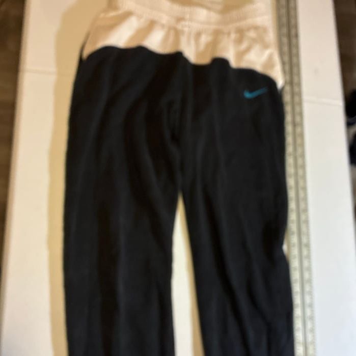 Nike Women's Sportswear Icon Clash Joggers Black & White 2