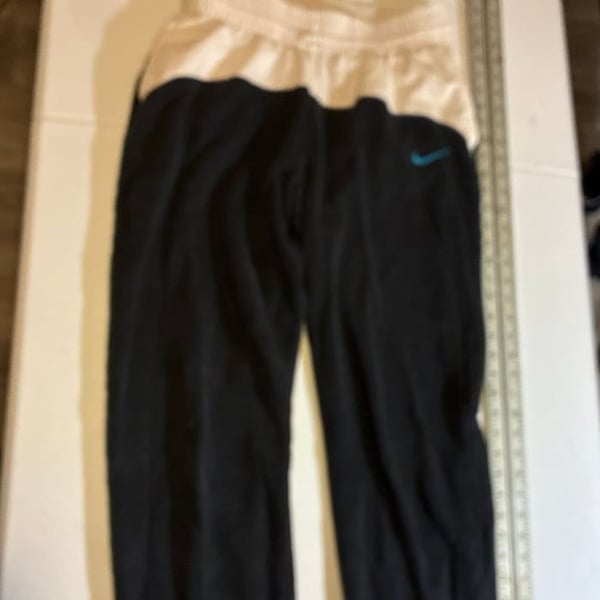 Nike Women's Sportswear Icon Clash Joggers Black & White