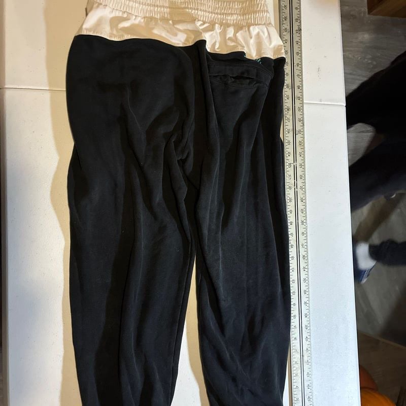 Nike Women's Sportswear Icon Clash Joggers Black & White 4