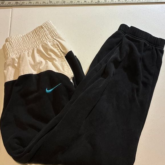 Nike Women's Sportswear Icon Clash Joggers Black & White 5