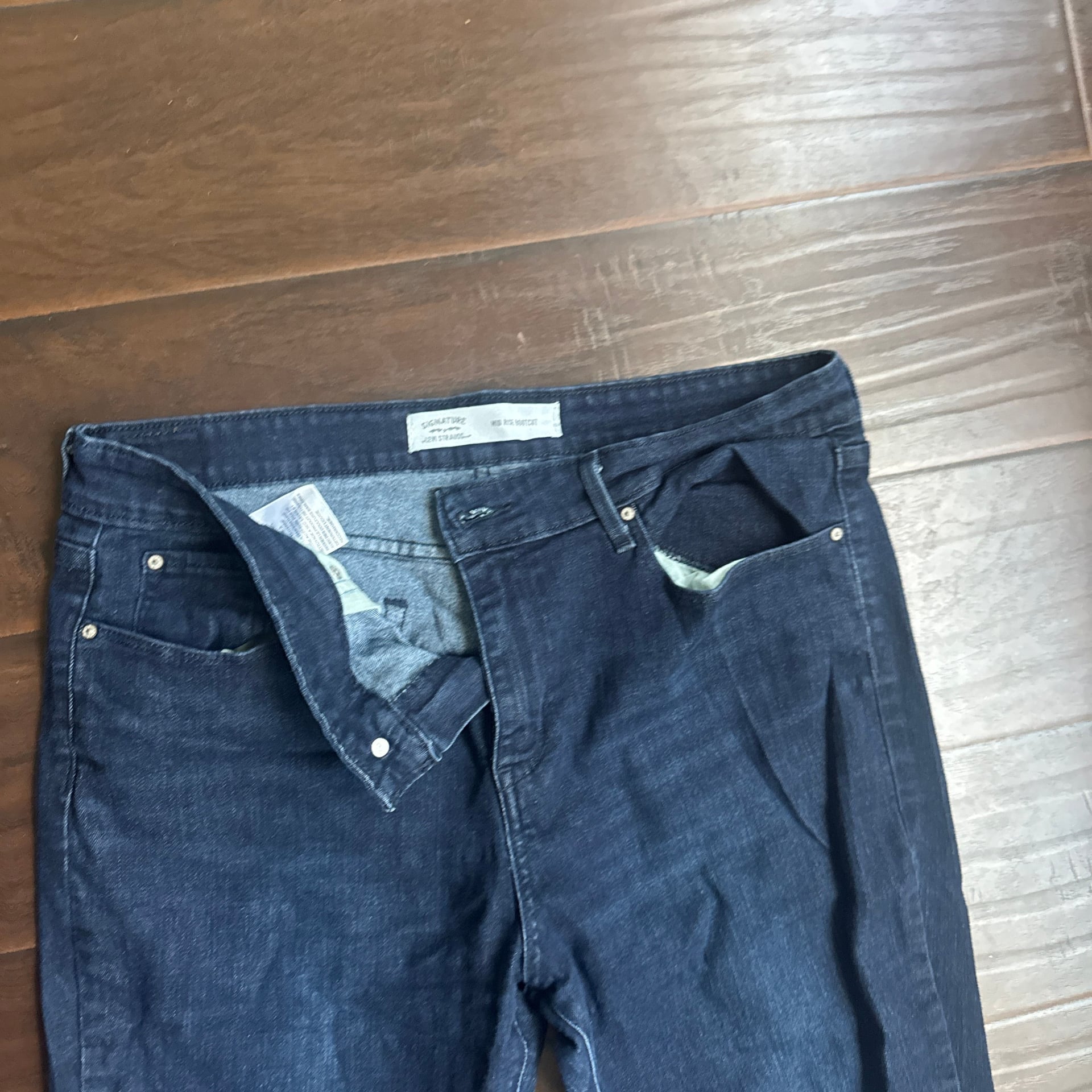 Signature by Levi Strauss & Co. Women's Mid Rise Bootcut Jeans Dark Wash 2