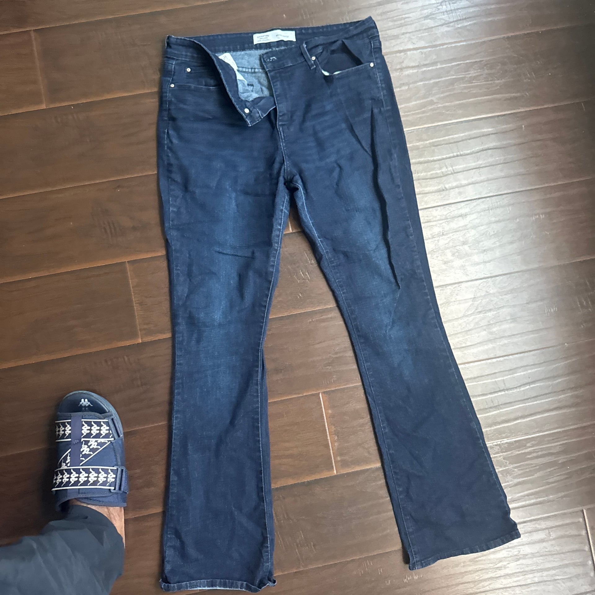 Signature by Levi Strauss & Co. Women's Mid Rise Bootcut Jeans Dark Wash 3