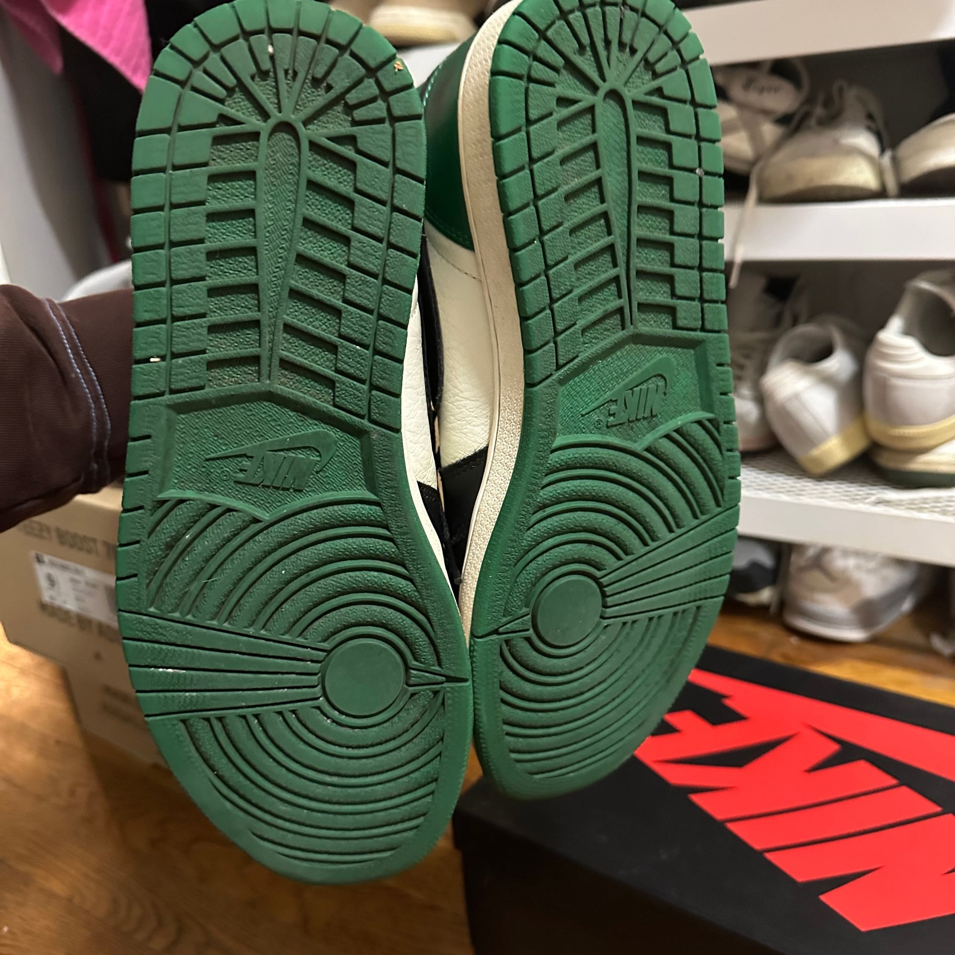 Nike Air Jordan 1 Retro High OG 'Pine Green' (2018) 2