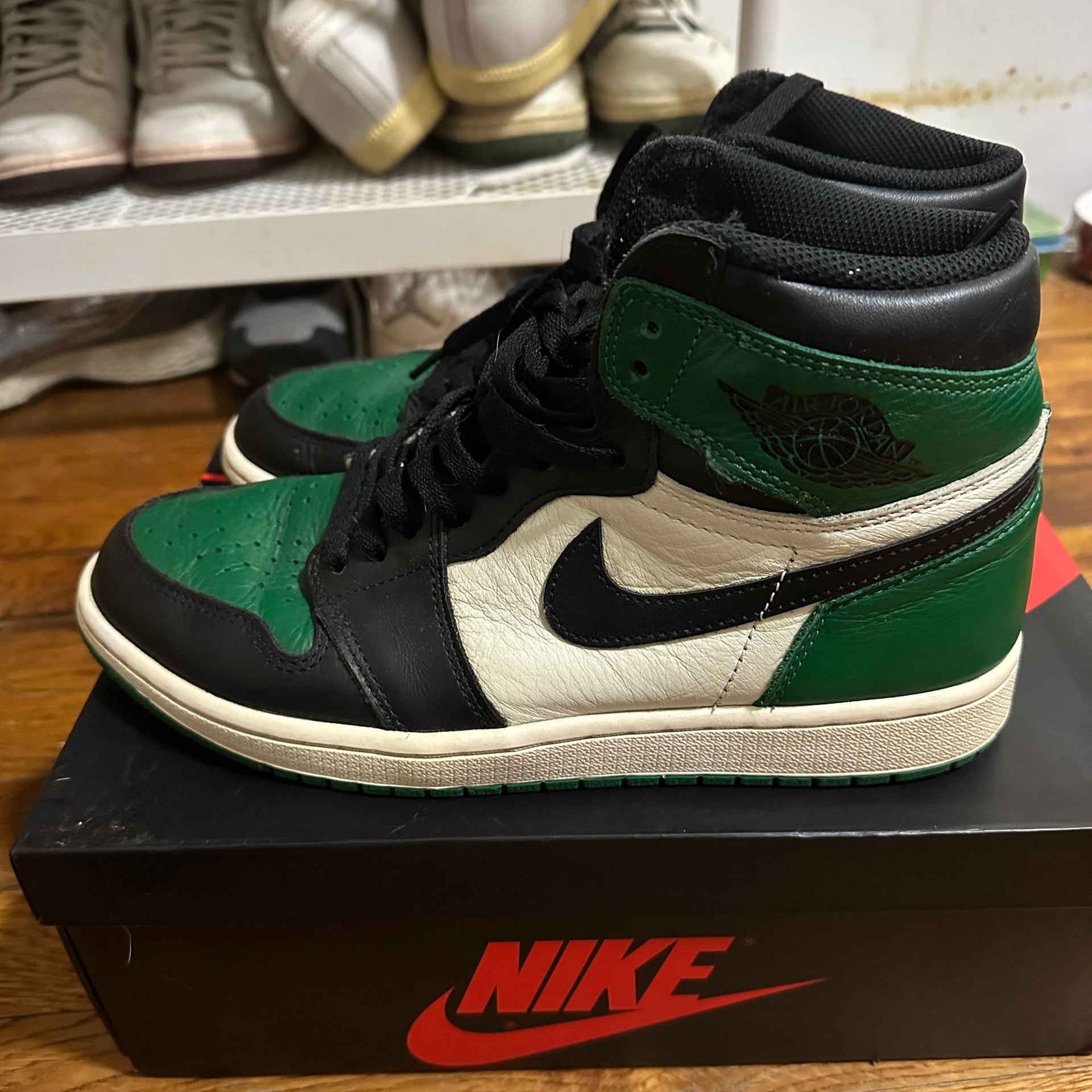 Nike Air Jordan 1 Retro High OG 'Pine Green' (2018) 3