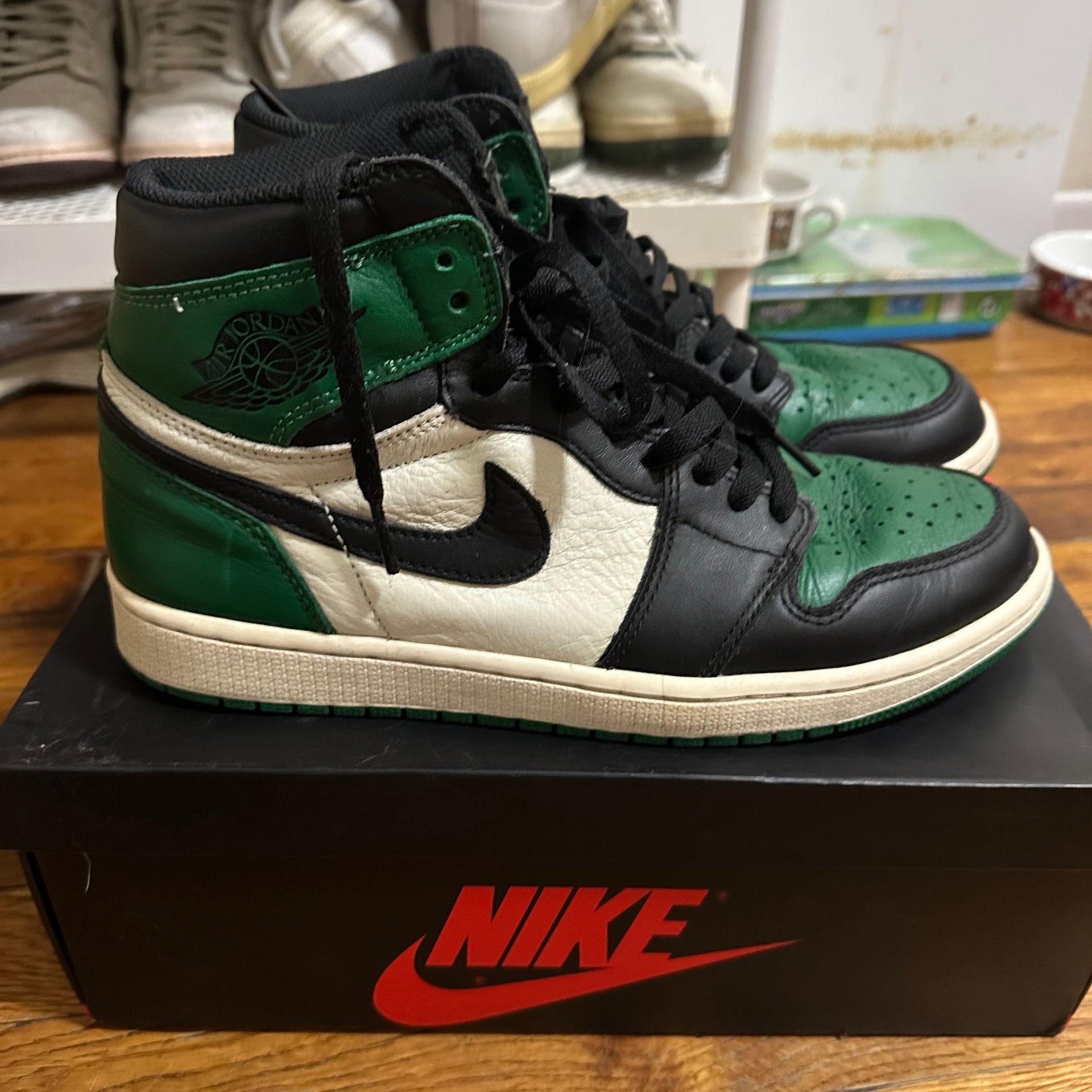 Nike Air Jordan 1 Retro High OG 'Pine Green' (2018) 4