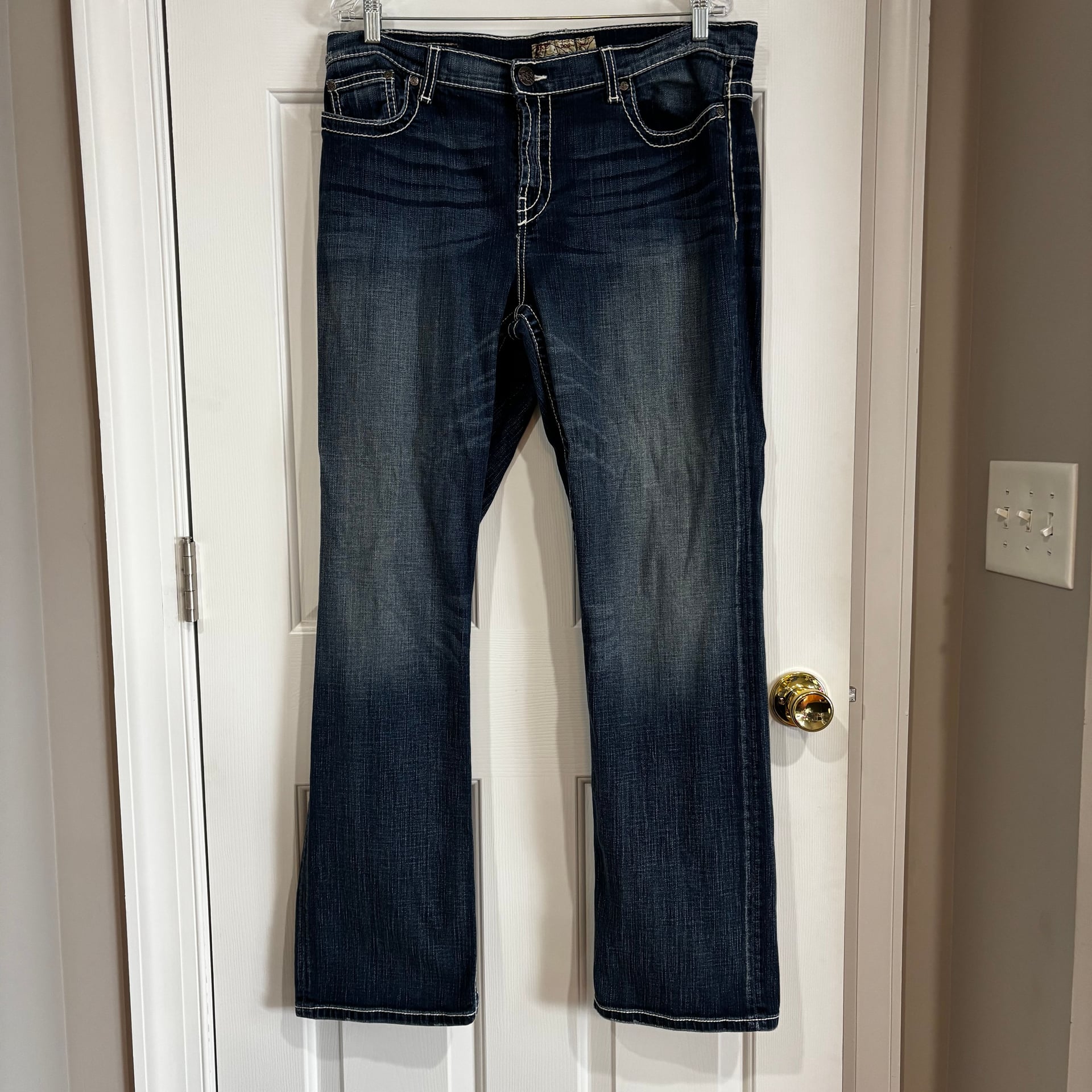 BKE Drew Boot Cut Womens Jeans Distressed W/ Embellished Pockets 34x33.5 1