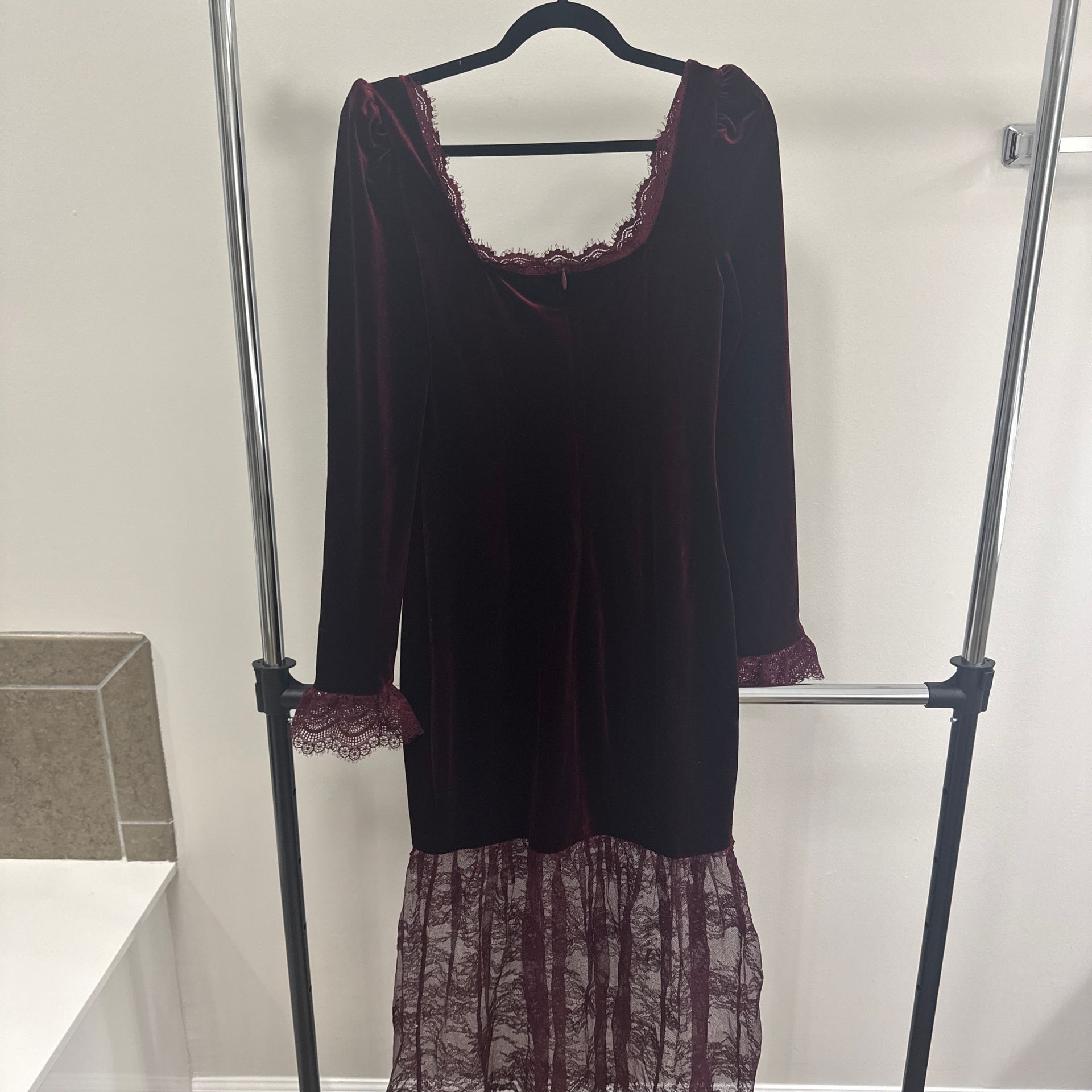Modesees NWT Burgundy Velvet Lace Trim Mermaid Midi Dress 7
