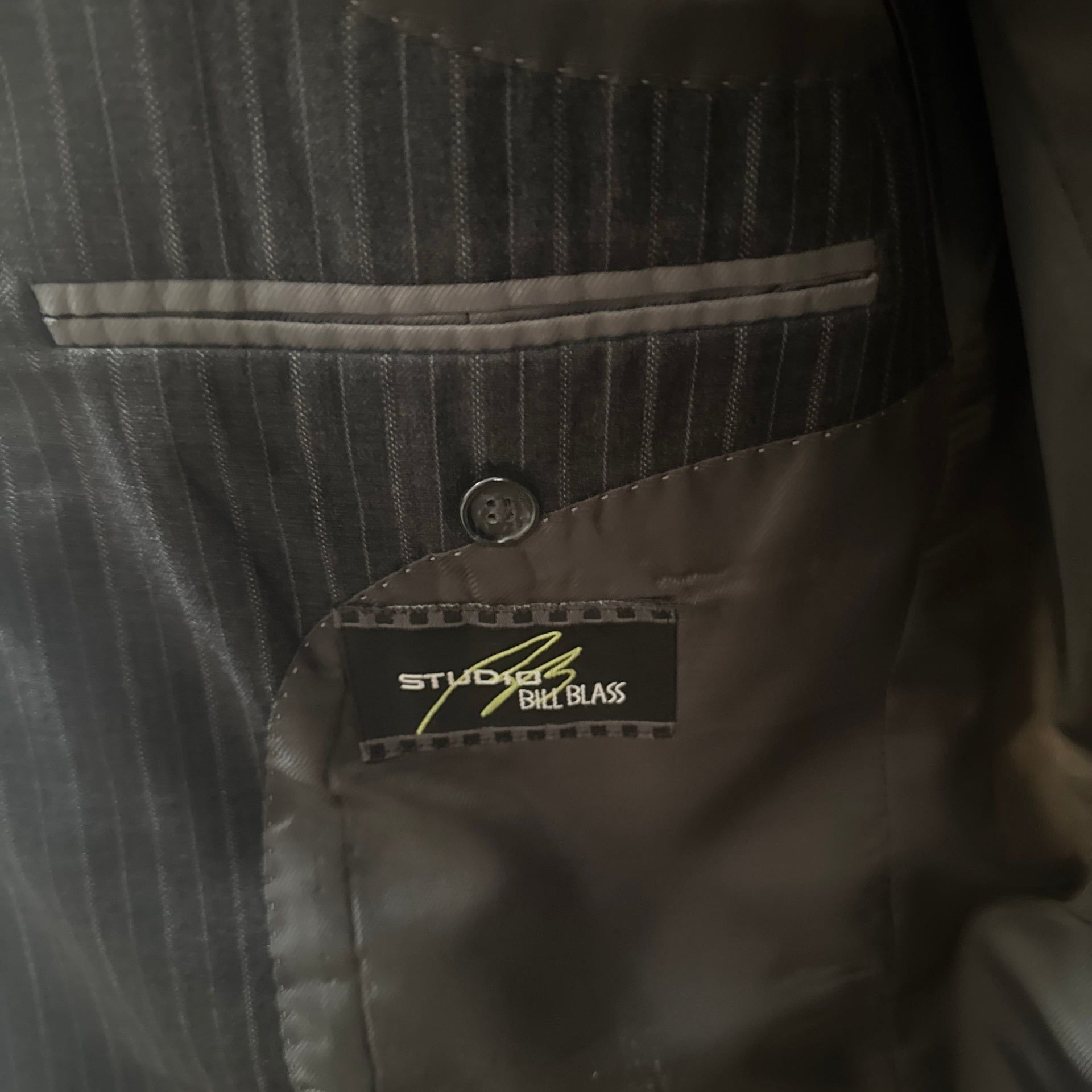 Studio by Bill Blass Men's Super 100's Worsted Wool Black Pinstripe Suit Jacket Blazer 4