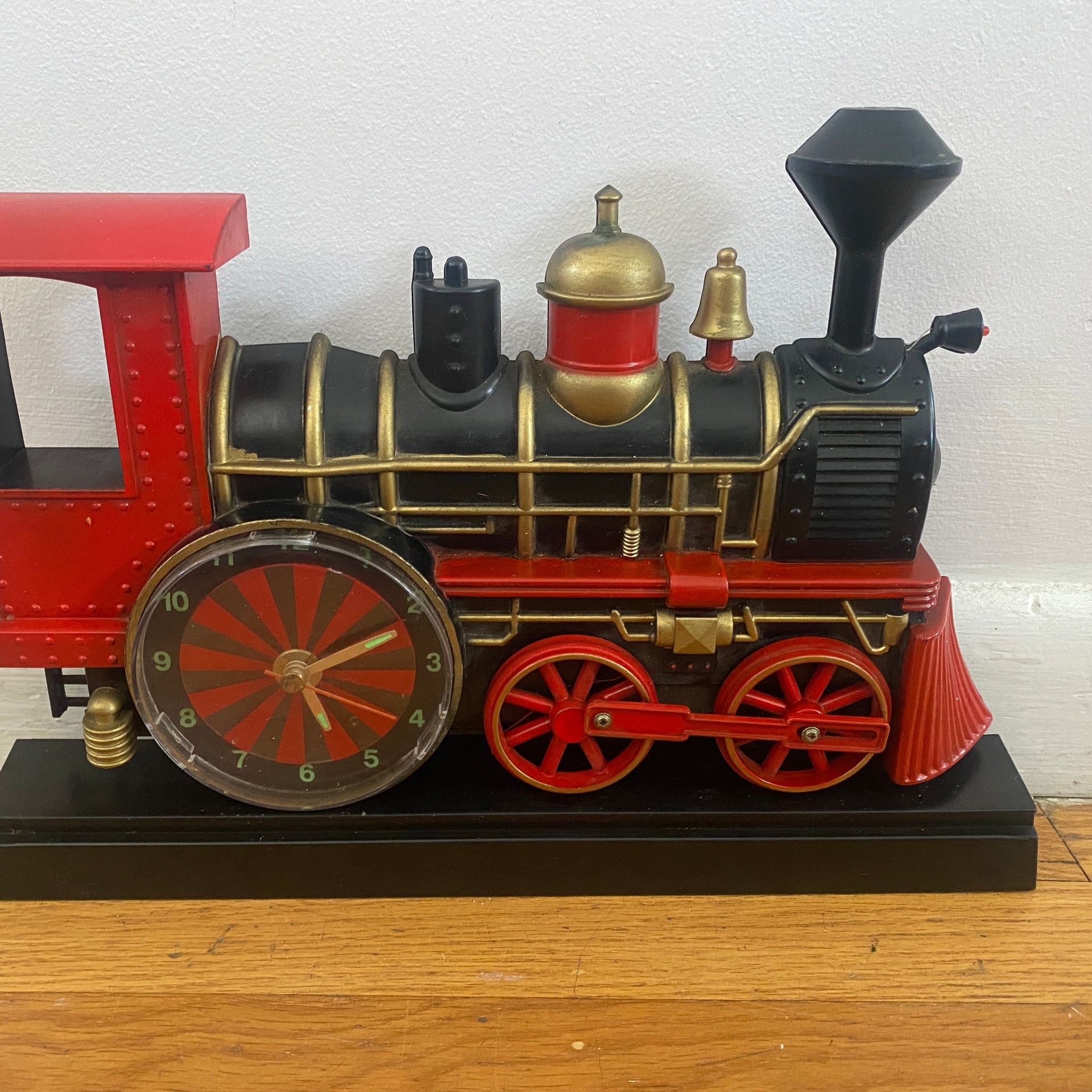 Vintage 1997 MSR Imports Locomotive Wall Clock Animated Sound and Light Model 4892 1