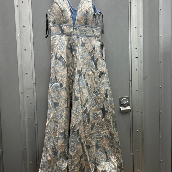 Speechless Juniors Floral Jacquard V-Neck Metallic Prom Gown