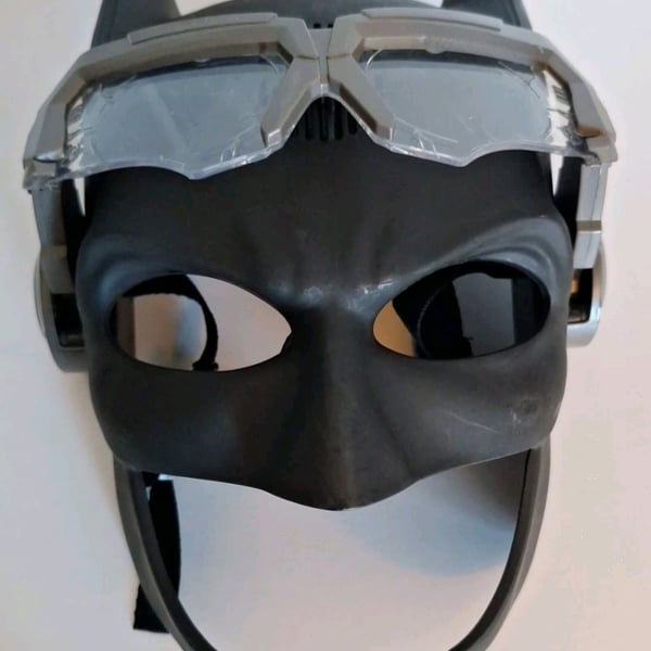 Mattel DC Justice League Batman Voice Changing Tactical Light-Up Helmet