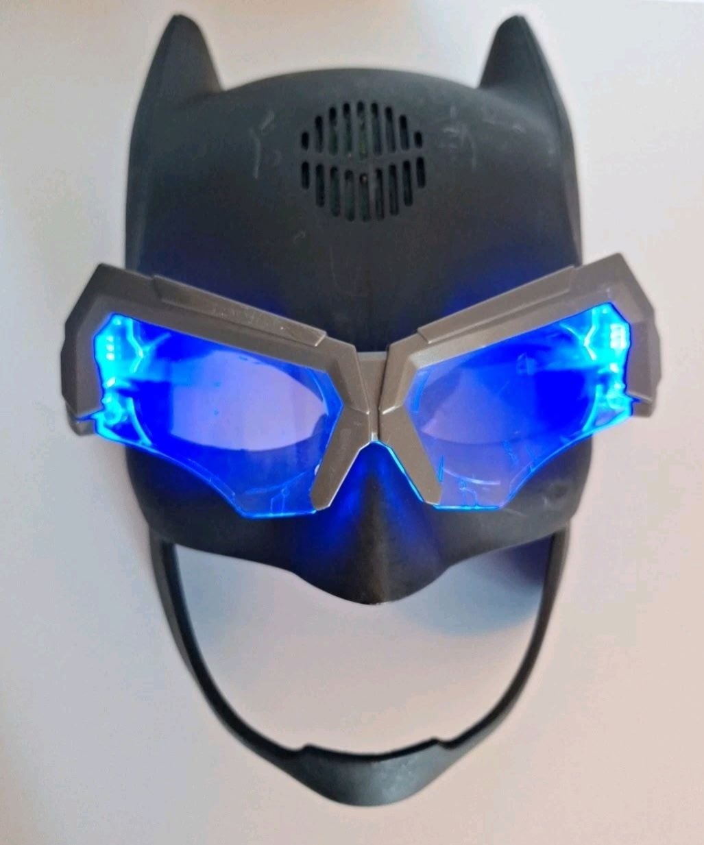 Mattel DC Justice League Batman Voice Changing Tactical Light-Up Helmet 2