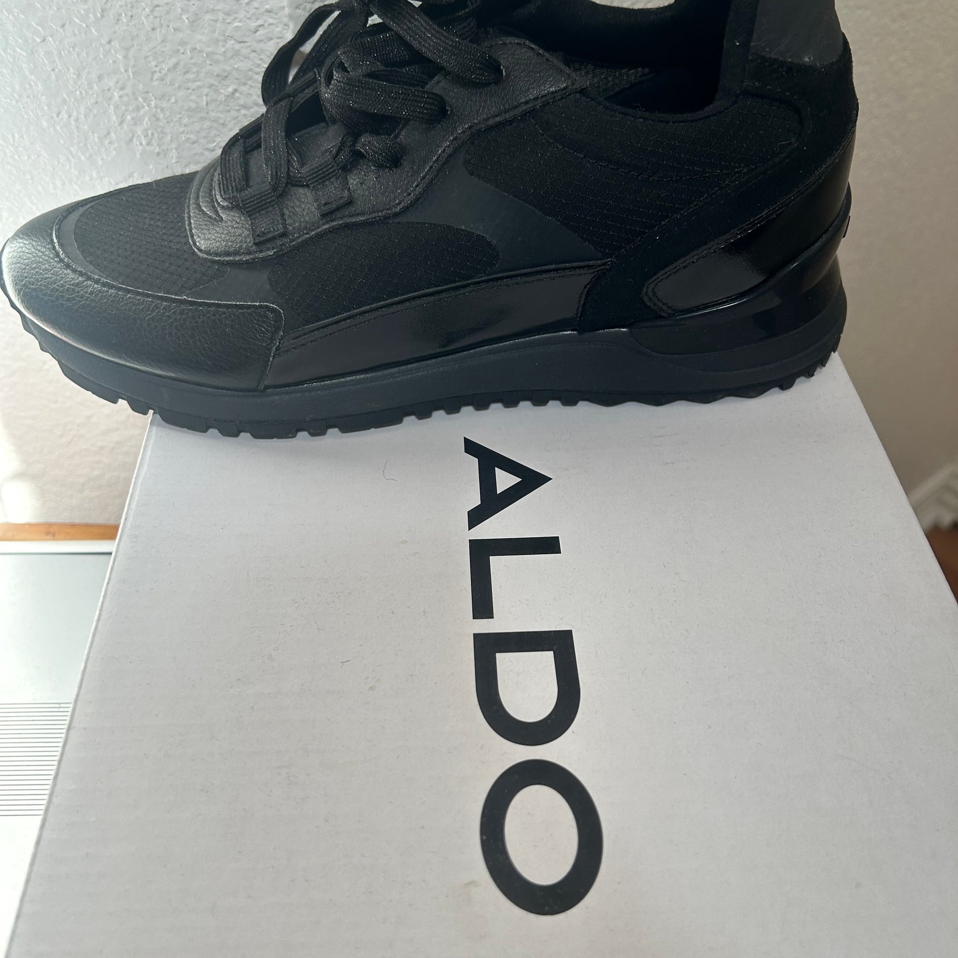 Aldo Ladies Fashion Sneakers, Triple Black Low-Top Trainers, Size 8 1