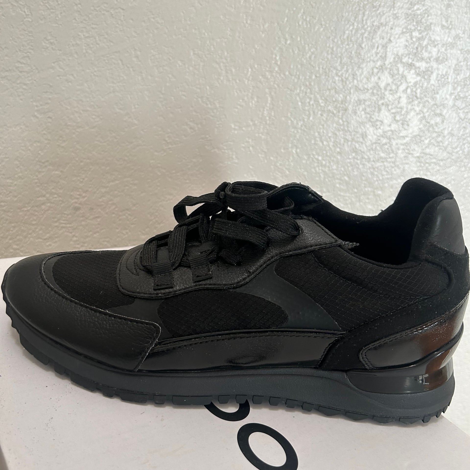 Aldo Ladies Fashion Sneakers, Triple Black Low-Top Trainers, Size 8 2