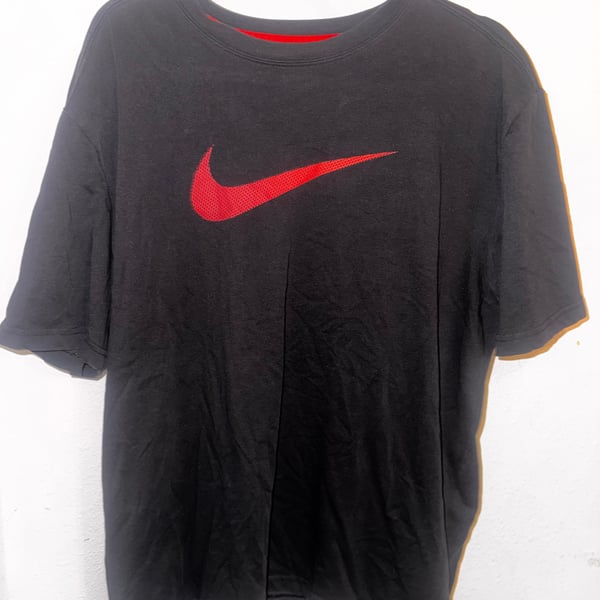 Men's Nike Black T-Shirt Sz XL Regular Fit Short Sleeve 100% Cotton Red Swoosh