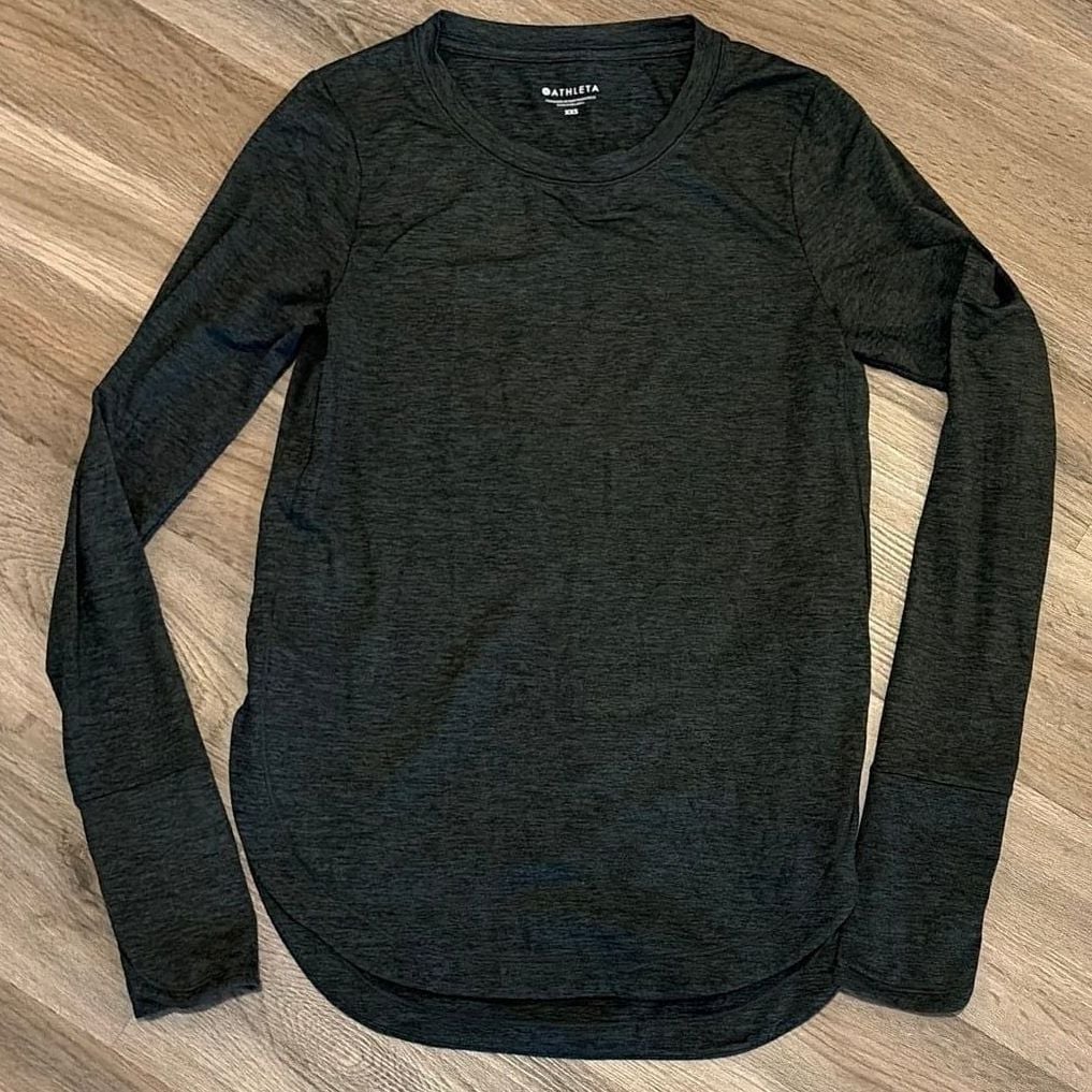 Athleta Uptempo Long Sleeve Tee in Charcoal Heather Grey with Thumbholes 2