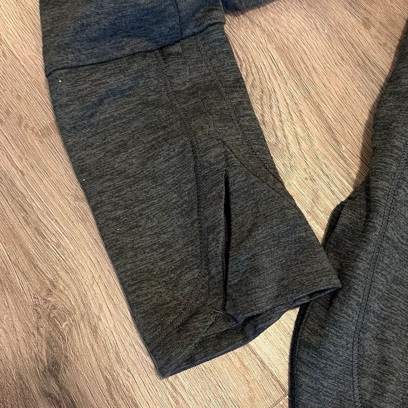 Athleta Uptempo Long Sleeve Tee in Charcoal Heather Grey with Thumbholes 4