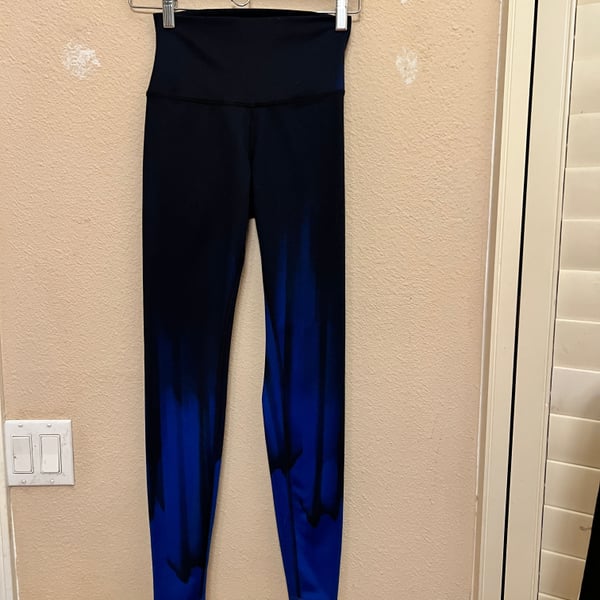 Alo Yoga High-Waist Blue and Black Ombre Brushstroke Leggings