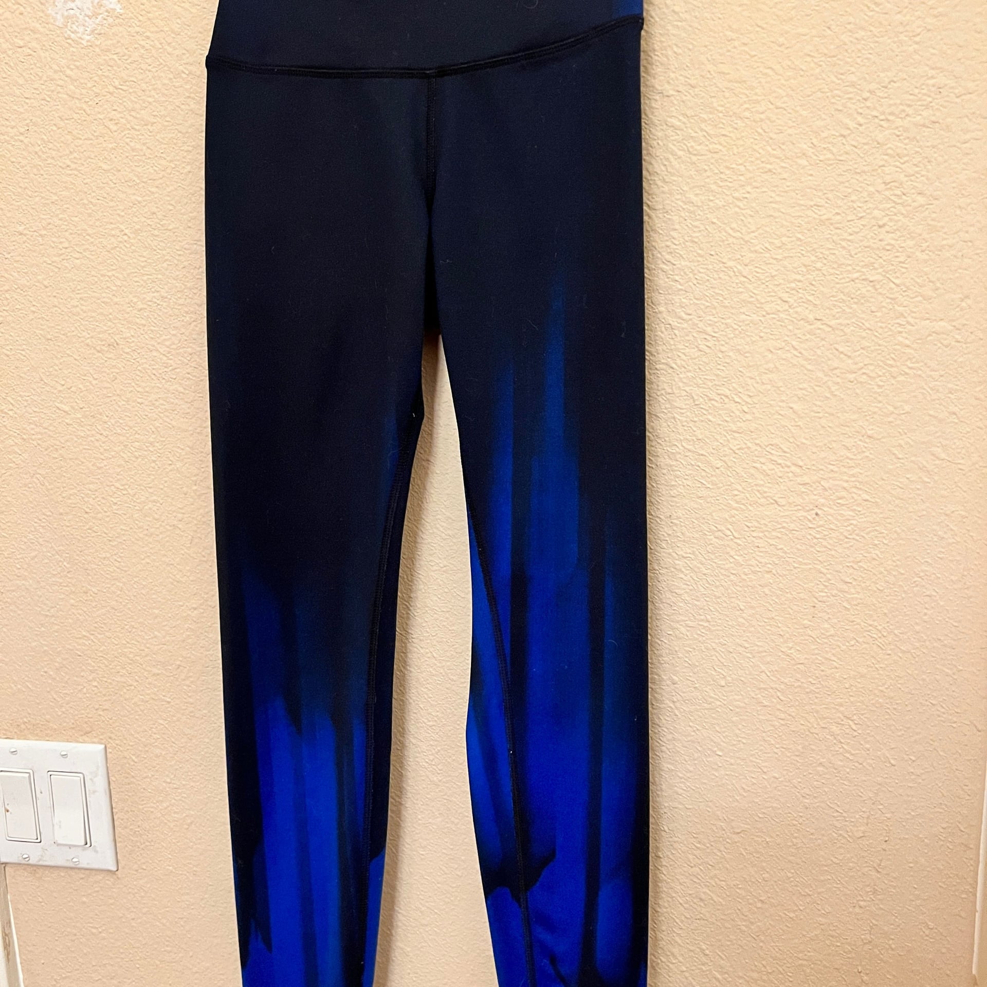 Alo Yoga High-Waist Blue and Black Ombre Brushstroke Leggings 2
