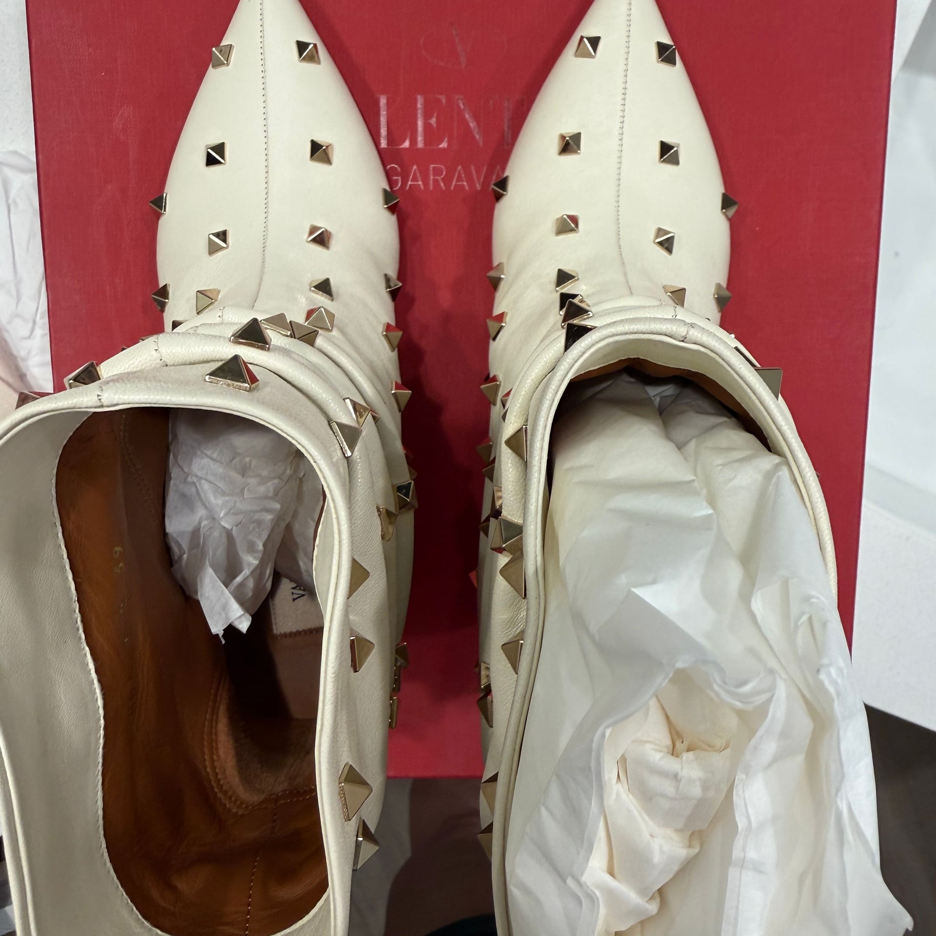 Valentino Garavani Rockstud Boots ivory with gold studs 5