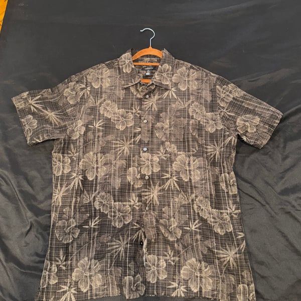Van Heusen Men's L Charcoal Gray Floral Bamboo Print Hawaiian Short Sleeve Button Up Shirt