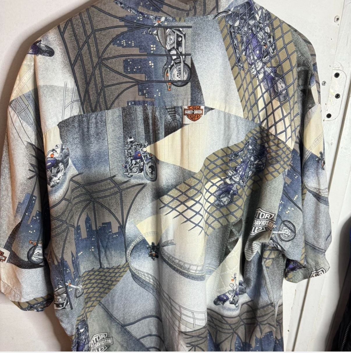 Vintage Harley-Davidson Metropolis MC Escher Style Motorcycle Print Rayon XL 6