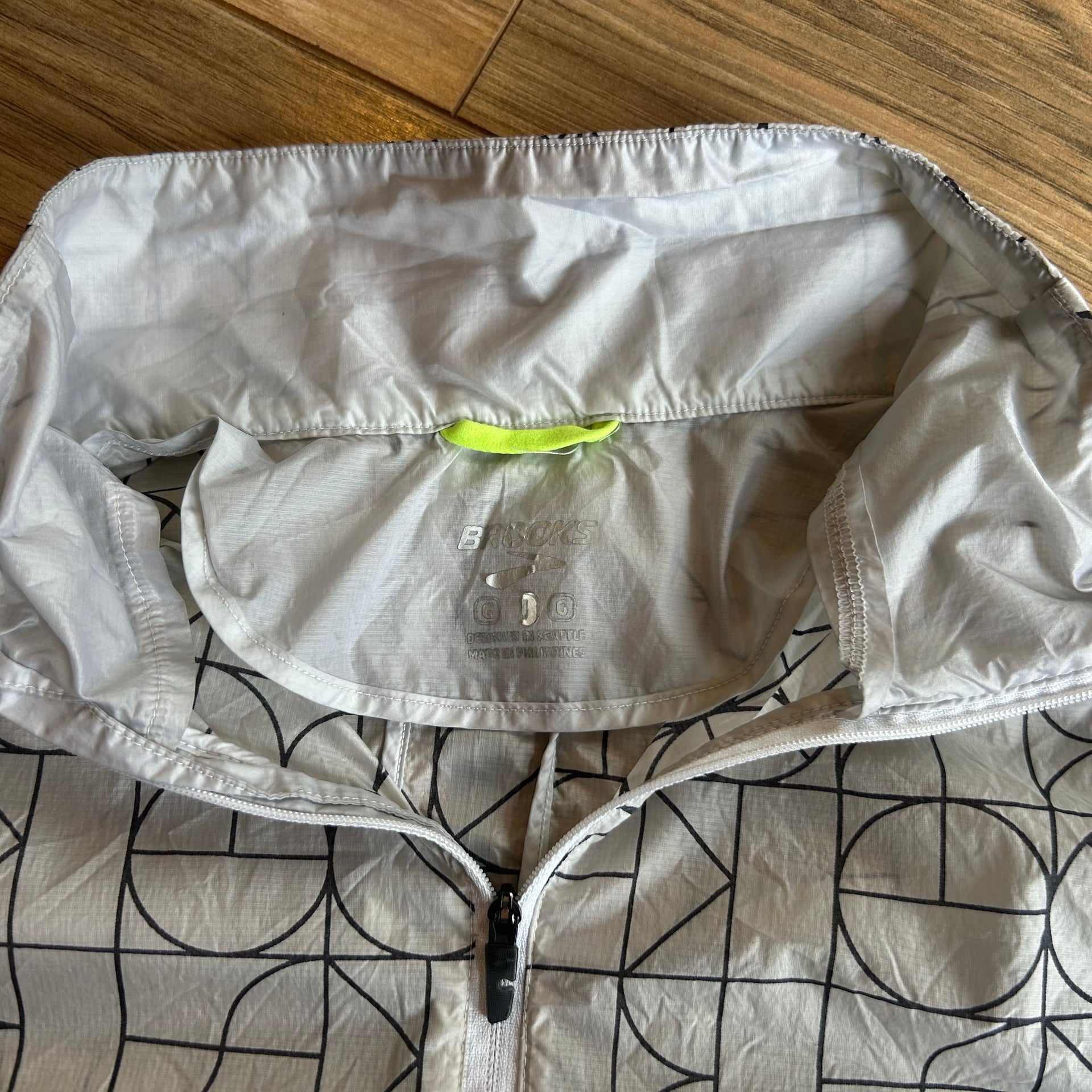 Brooks run happy Women's Reflective Running Jacket Size Large 5