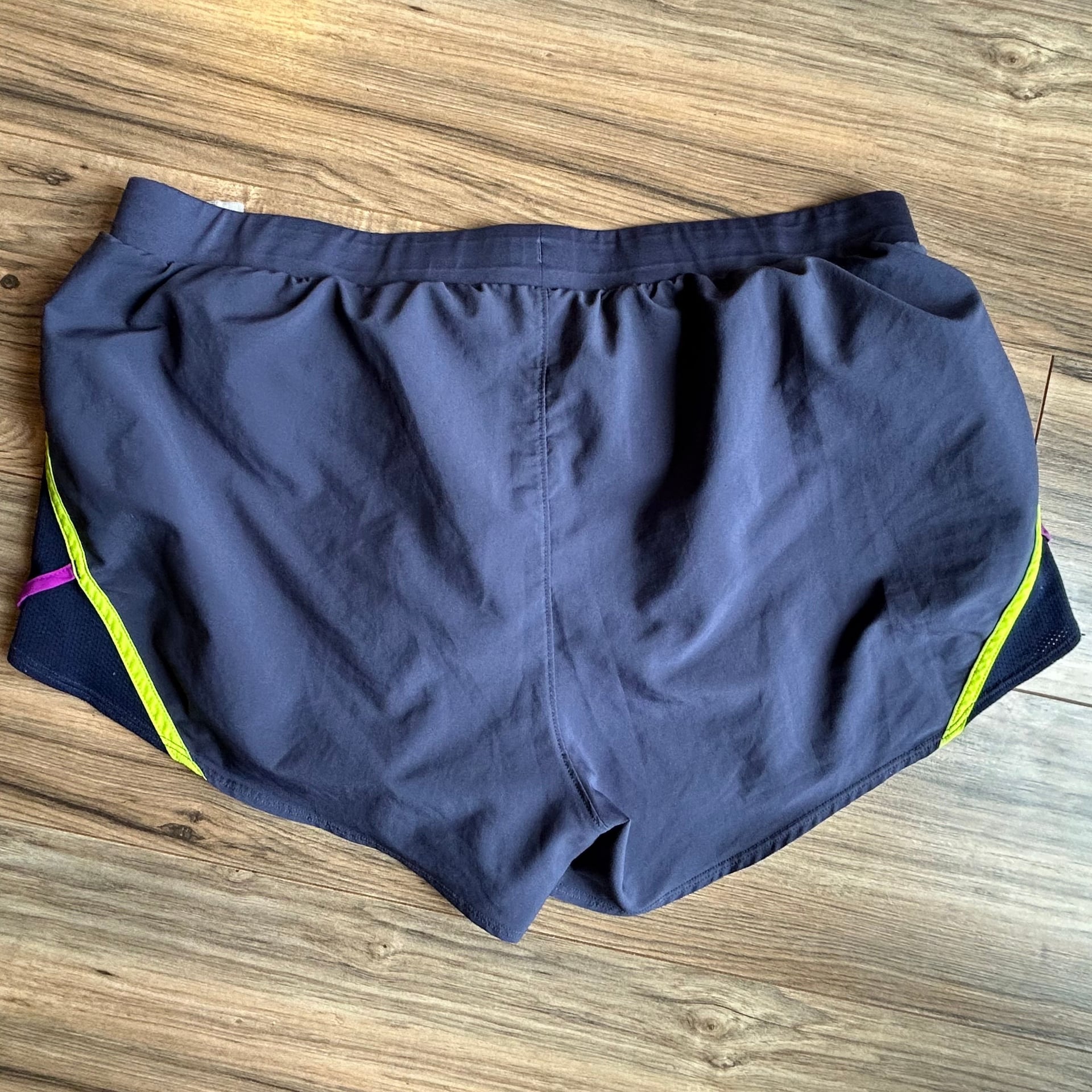 Under Armour Women's Fly-By 2.0 Running Shorts XL Loose HeatGear 2