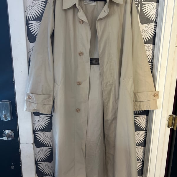 Vintage London Town by London Fog Men's 42 Long Khaki Belted Trench Coat