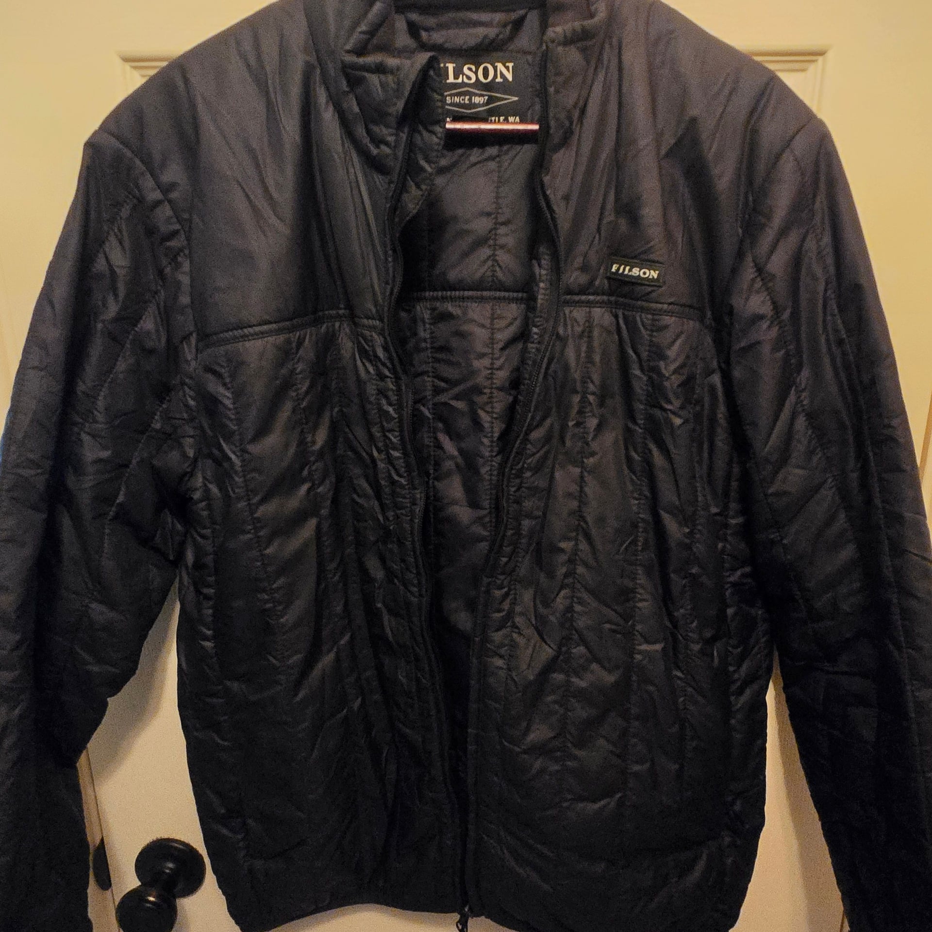 Filson Ultralight Quilted Jacket Size Medium-Raven (blk/gry) 2