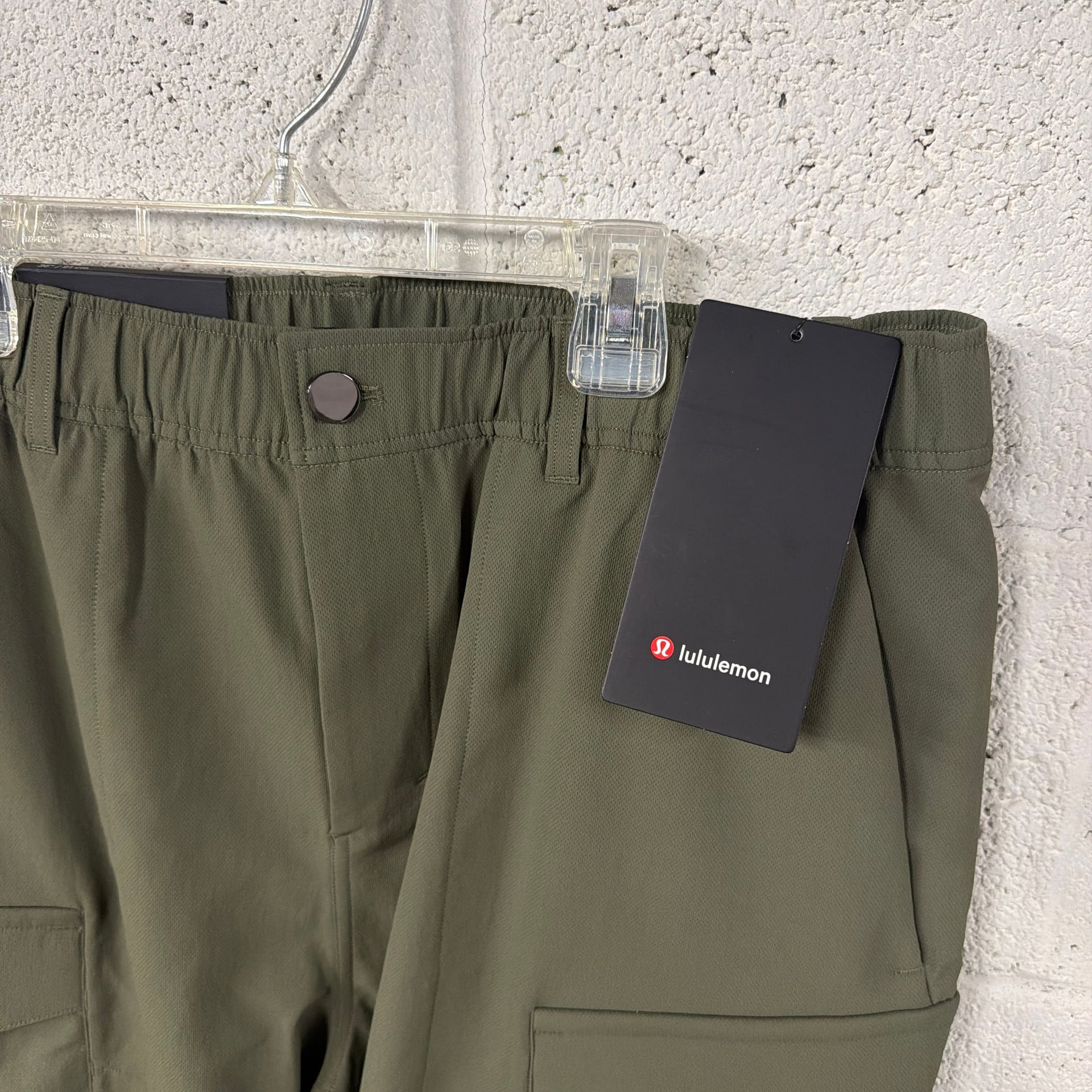 Lululemon Cargo Pocket Jogger Relaxed Tapered Fit in Army Green 2