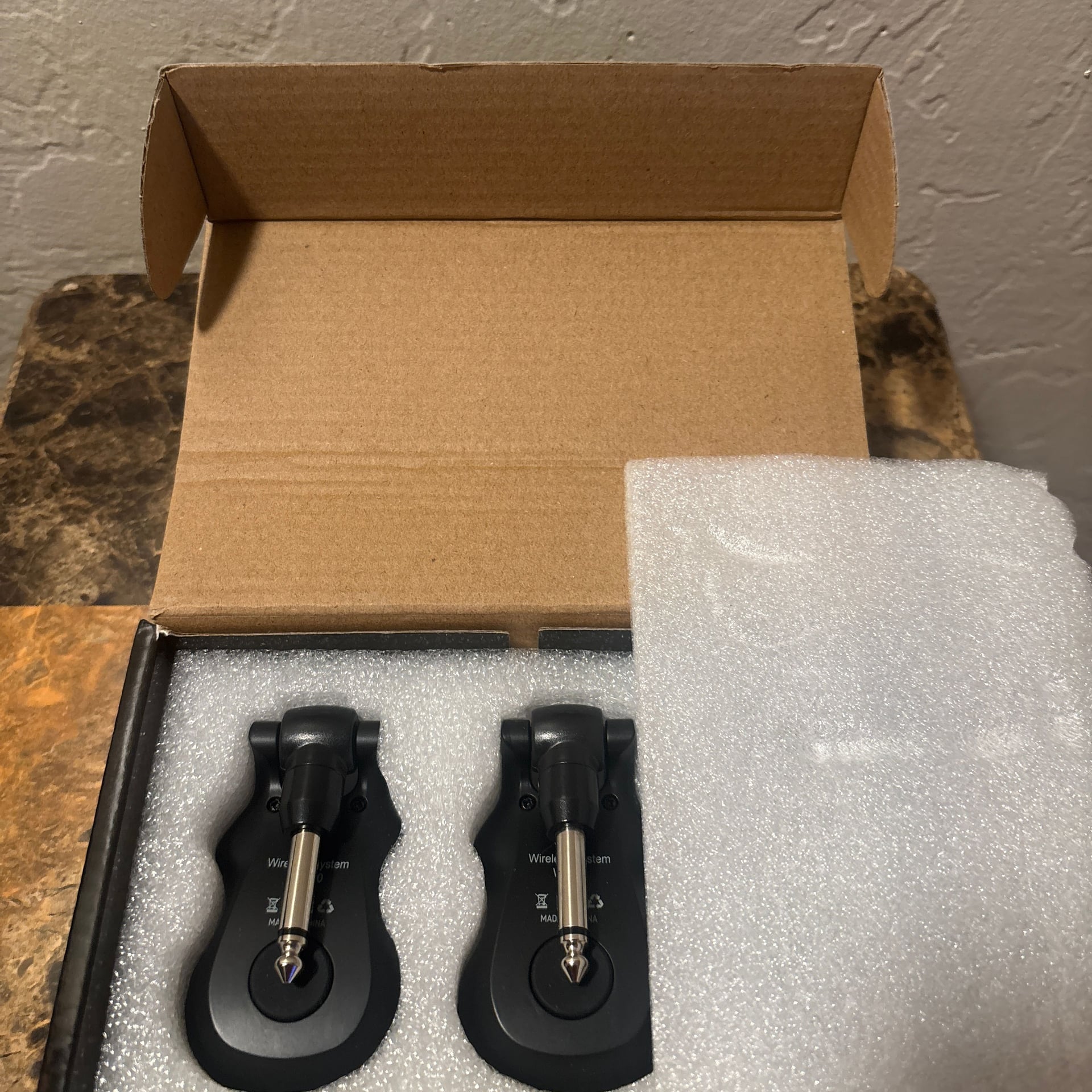 LEKATO WS-50 5.8GHz Wireless Guitar System Transmitter and Receiver 3