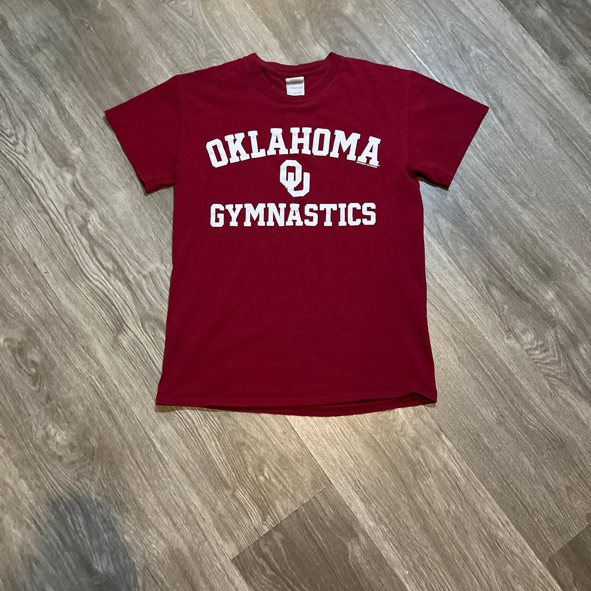 Gildan Oklahoma Sooners Gymnastics Crimson Graphic T-Shirt 1