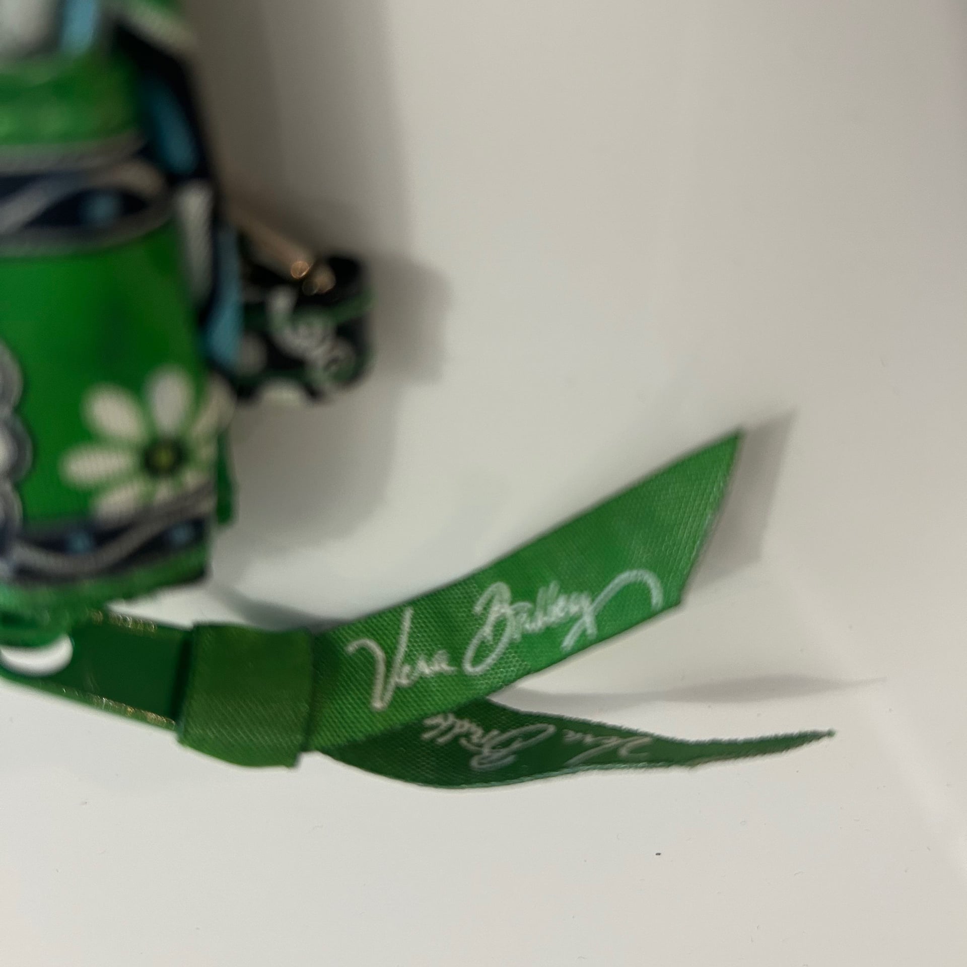 Vera Bradley Cupcakes Green Vinyl Zip Wristlet Cosmetic Case 5