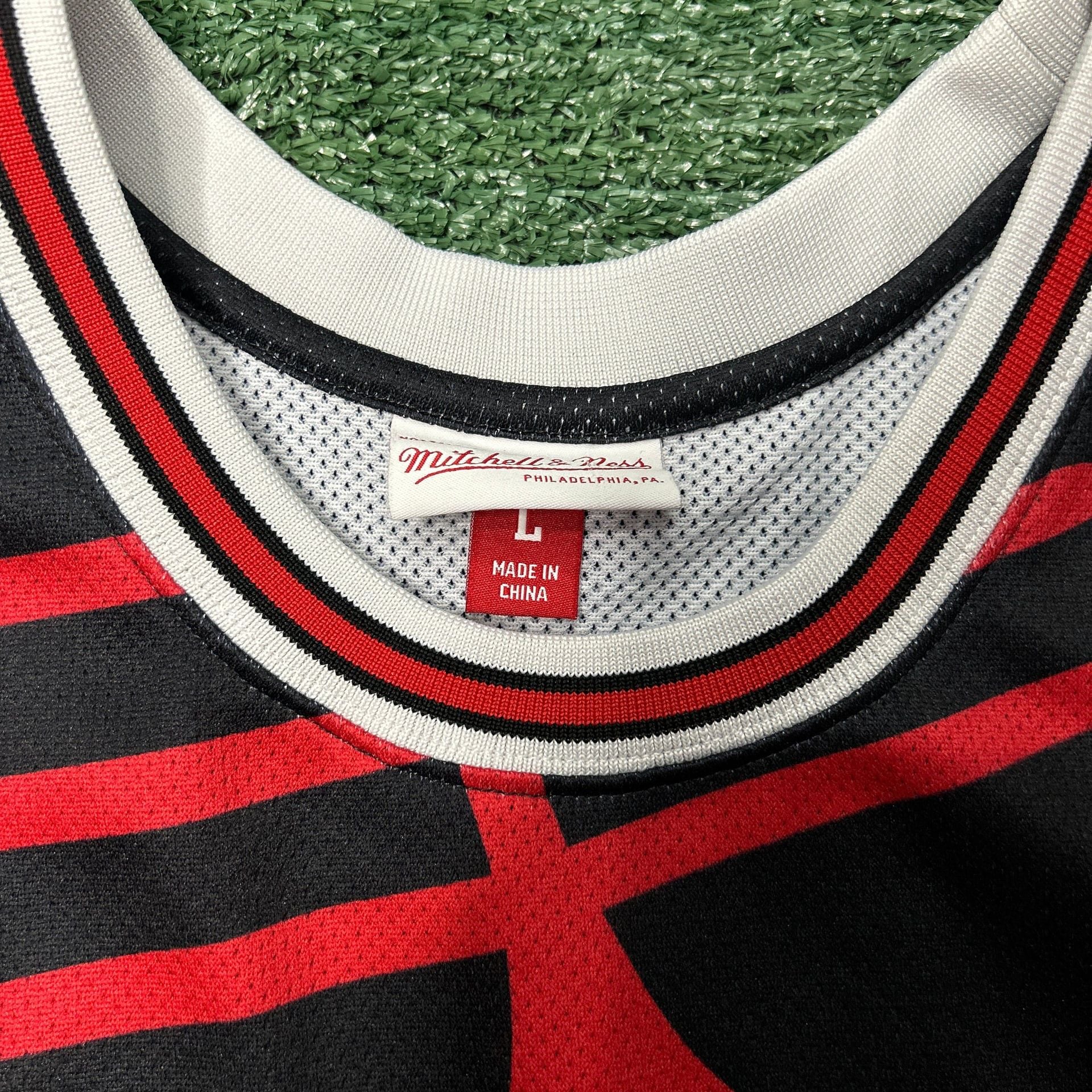 Mens Mitchell & Ness NBA Big Face Jersey Chicago Bulls size Large fits like a Medium 4