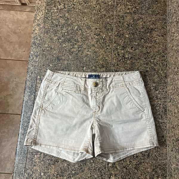 American Eagle Women's Stretch Khaki Shortie Chino Shorts size 6