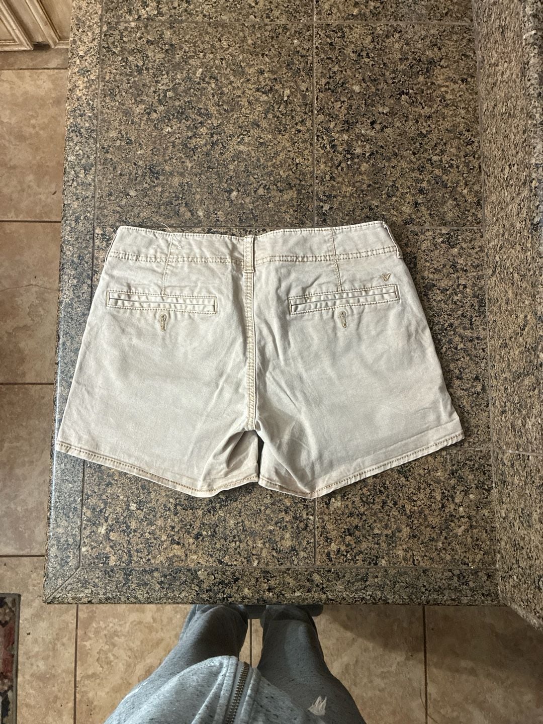 American Eagle Women's Stretch Khaki Shortie Chino Shorts size 6 3