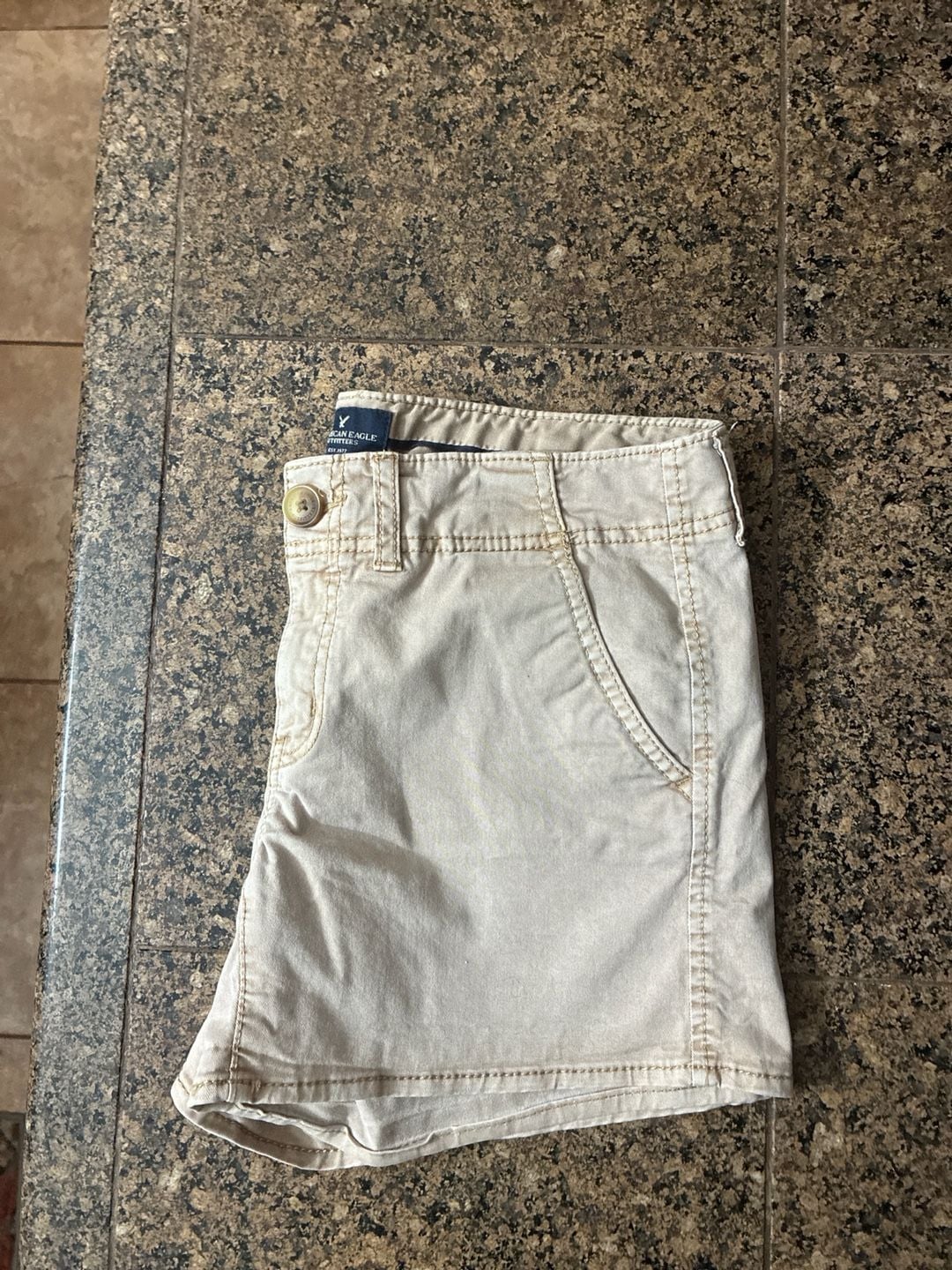 American Eagle Women's Stretch Khaki Shortie Chino Shorts size 6 4