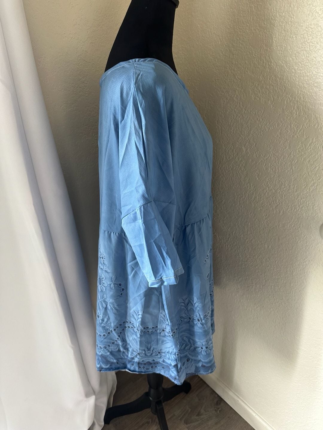 Roaman's Women's Plus Size XXL Baby Blue Eyelet Lace Embroidered Smock Top 3