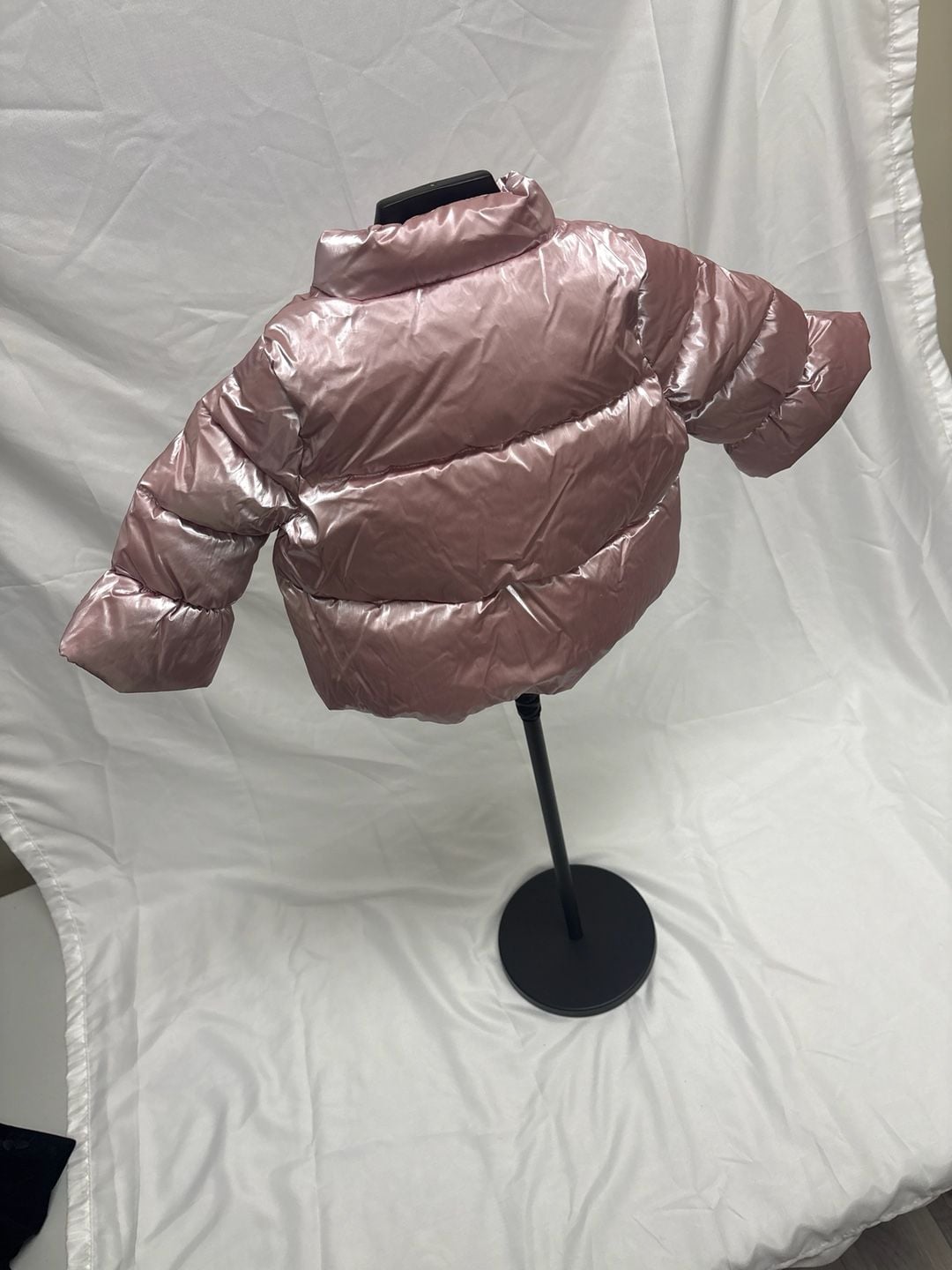Amazon Essentials x Sofia Grainge Baby Girls' Taffeta Metallic Puffer Jacket 3